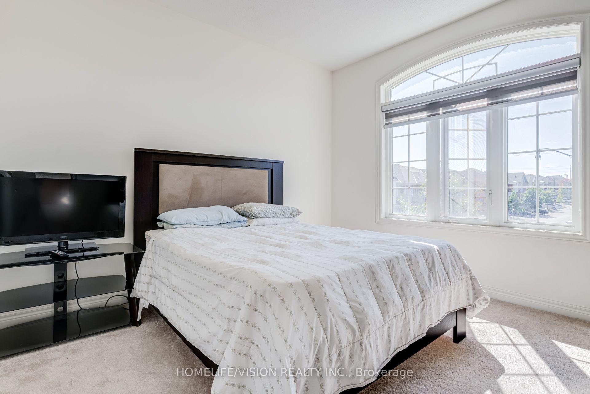 Photo 36 of 383 Royal West Drive, Brampton, Credit Valley — HOMEH