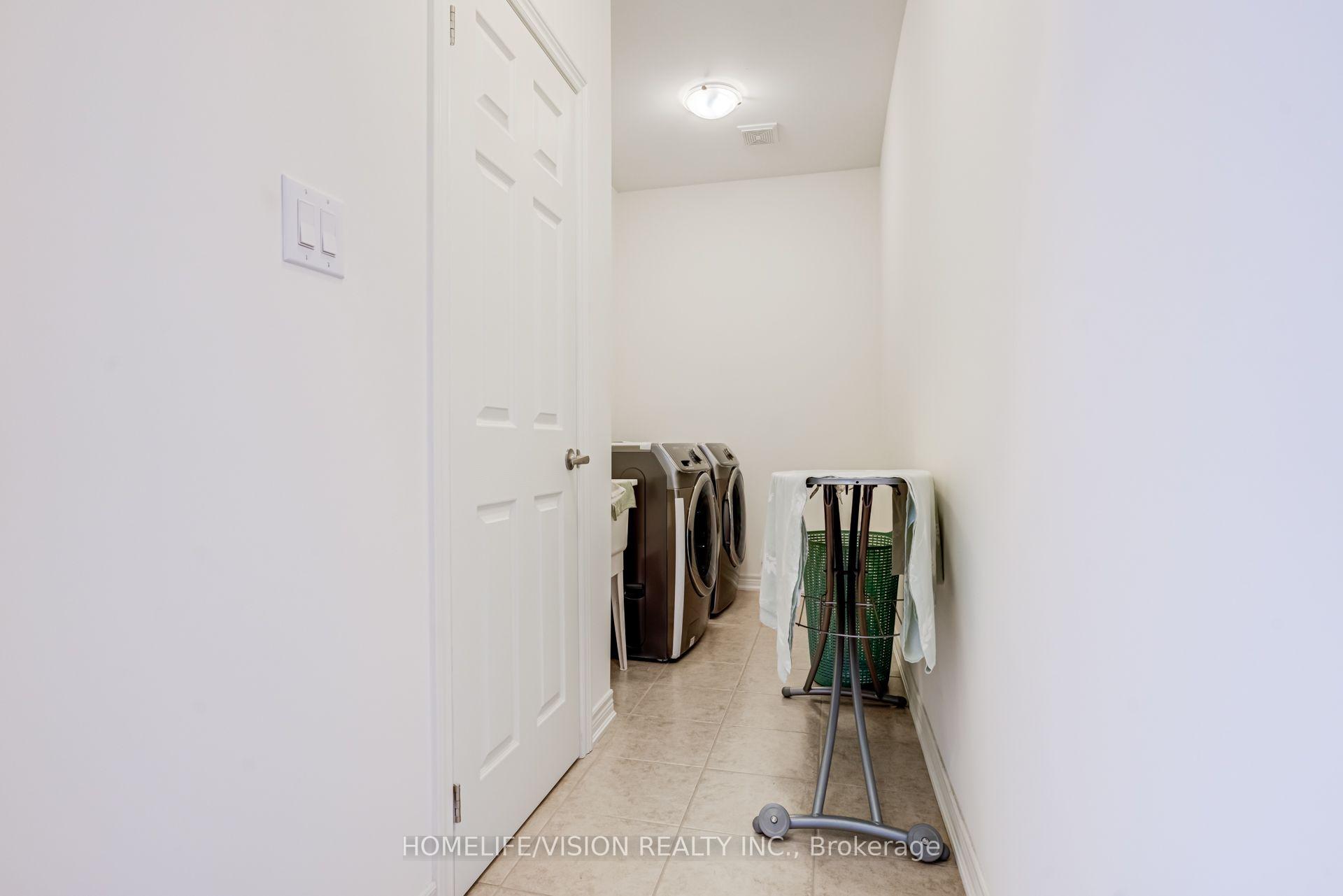 Photo 40 of 383 Royal West Drive, Brampton, Credit Valley — HOMEH