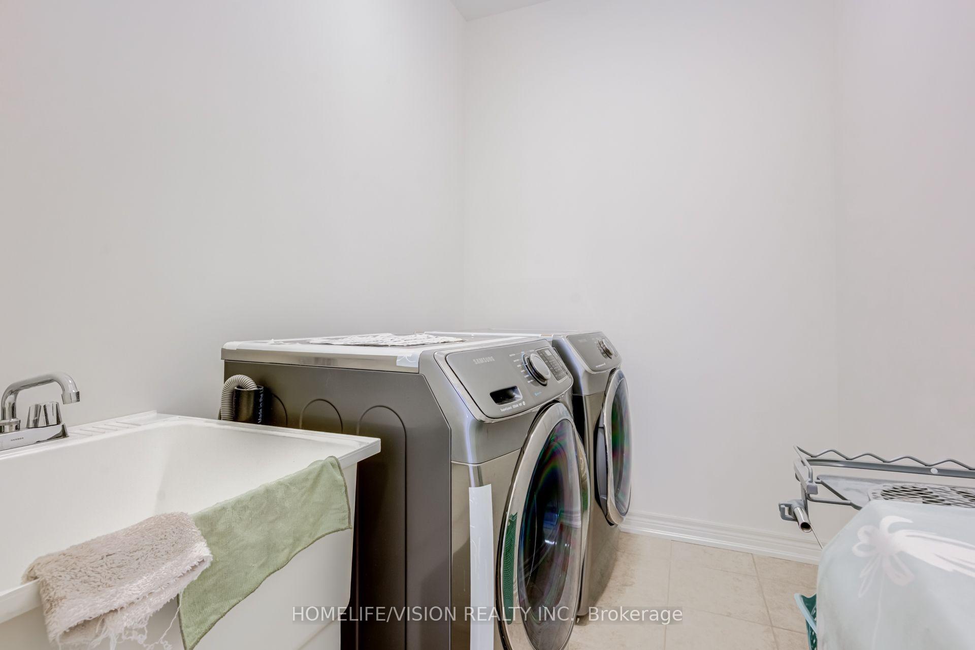 Photo 41 of 383 Royal West Drive, Brampton, Credit Valley — HOMEH