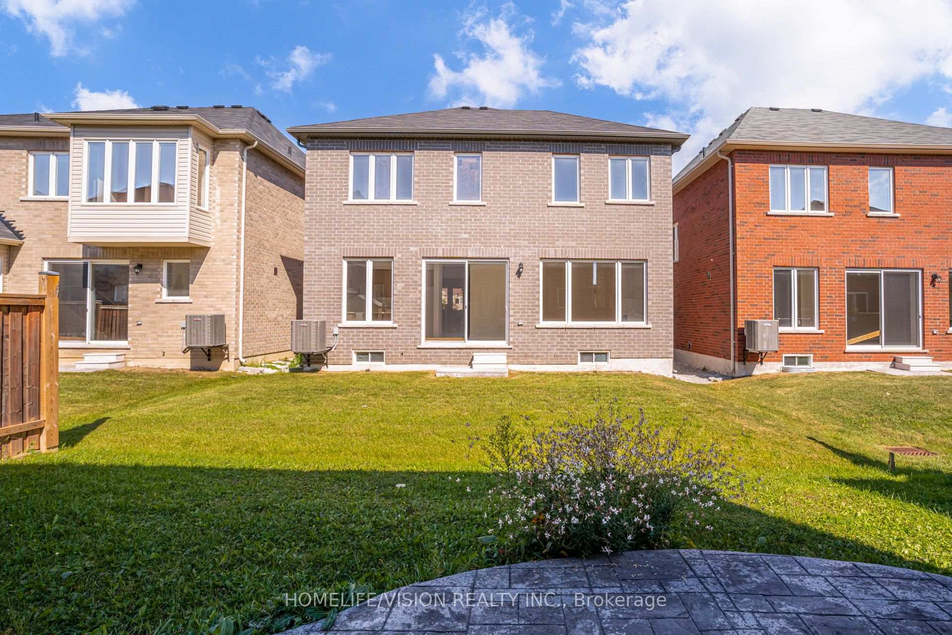 Photo 44 of 383 Royal West Drive, Brampton, Credit Valley — HOMEH