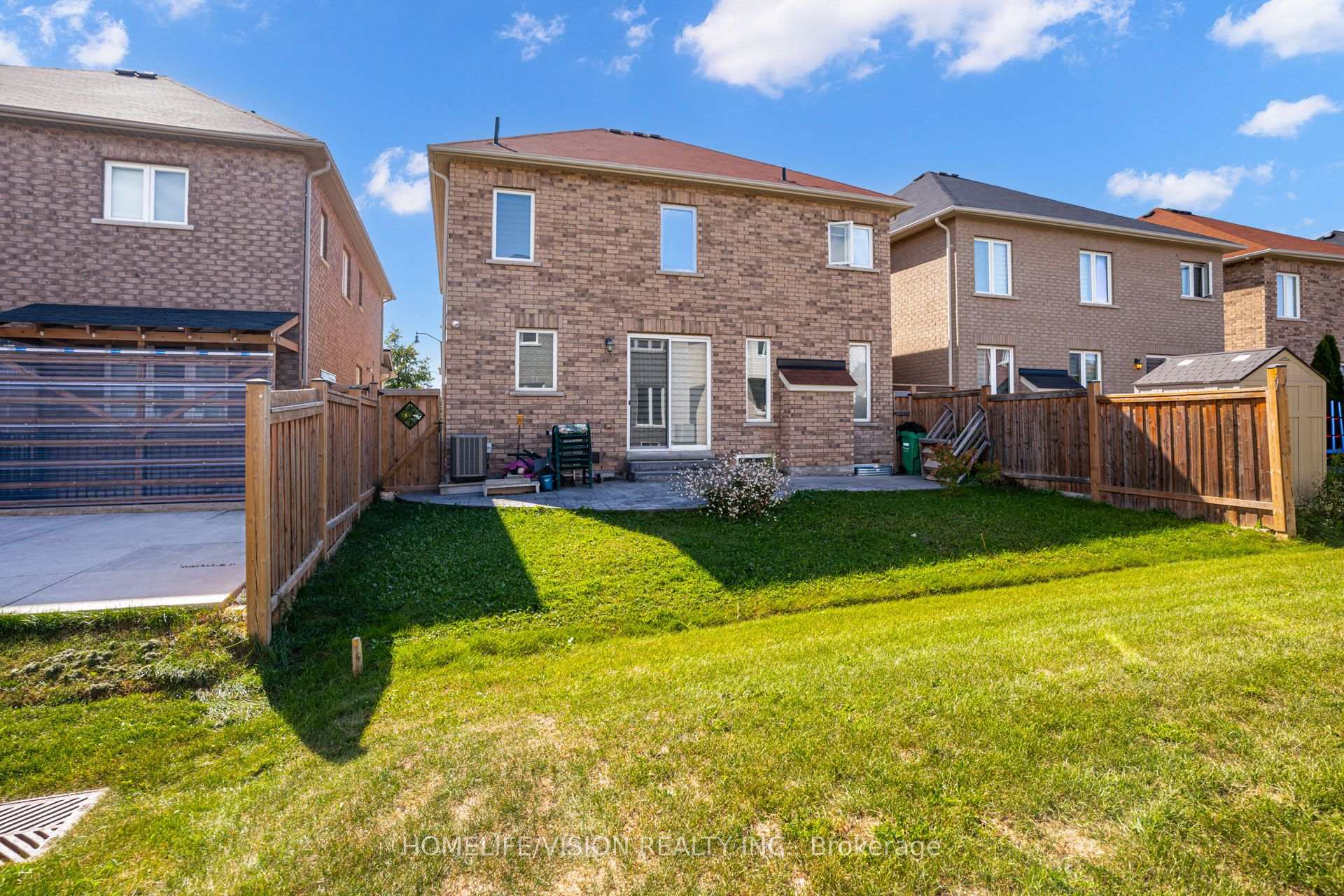 Photo 46 of 383 Royal West Drive, Brampton, Credit Valley — HOMEH