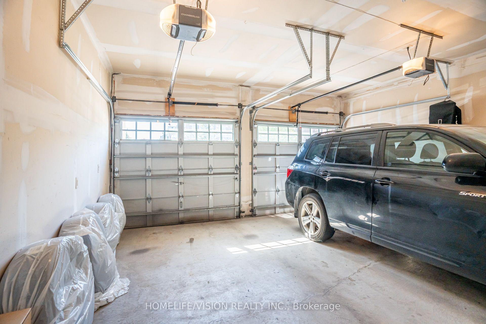 Photo 48 of 383 Royal West Drive, Brampton, Credit Valley — HOMEH