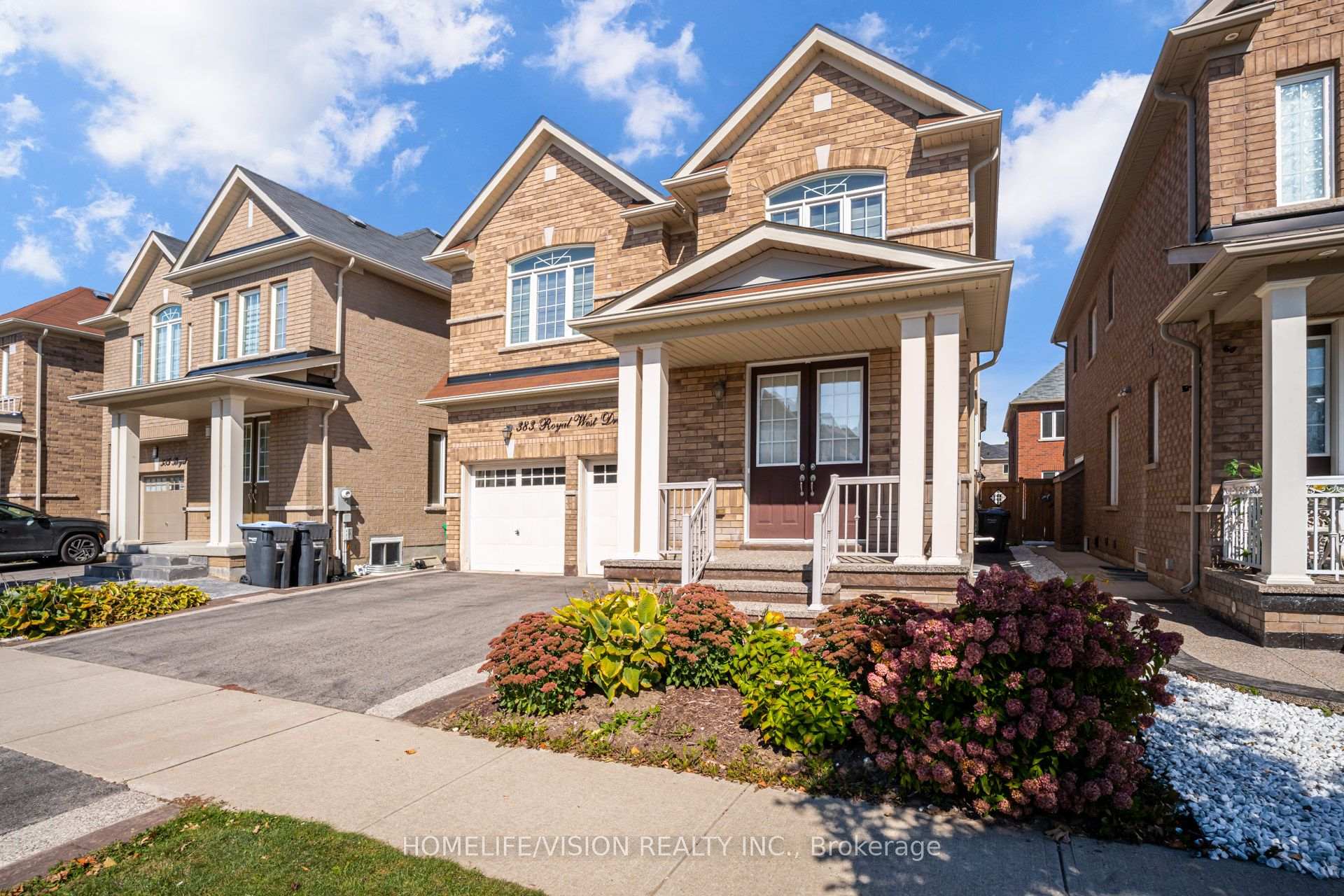 Photo 49 of 383 Royal West Drive, Brampton, Credit Valley — HOMEH