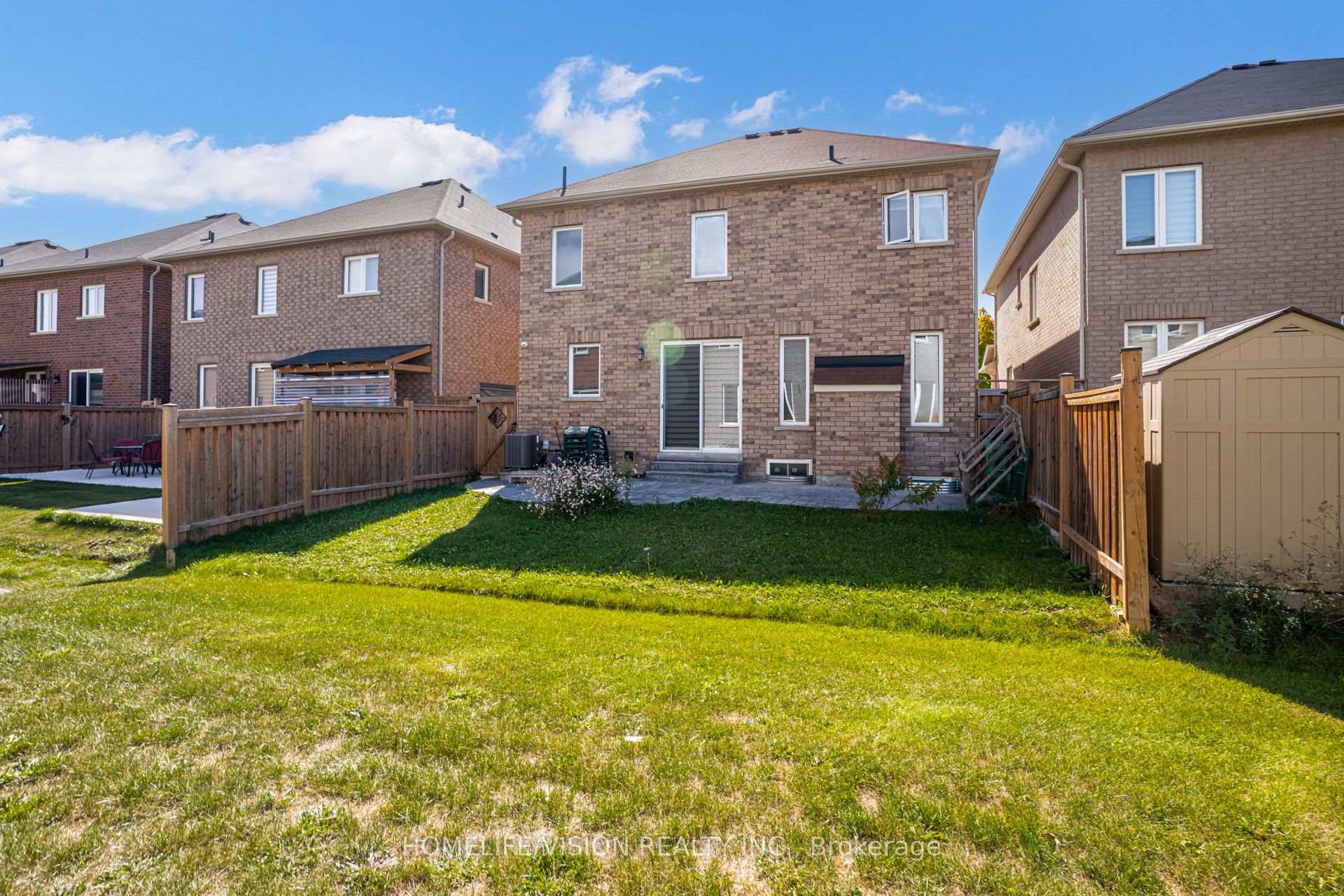 Photo 50 of 383 Royal West Drive, Brampton, Credit Valley — HOMEH