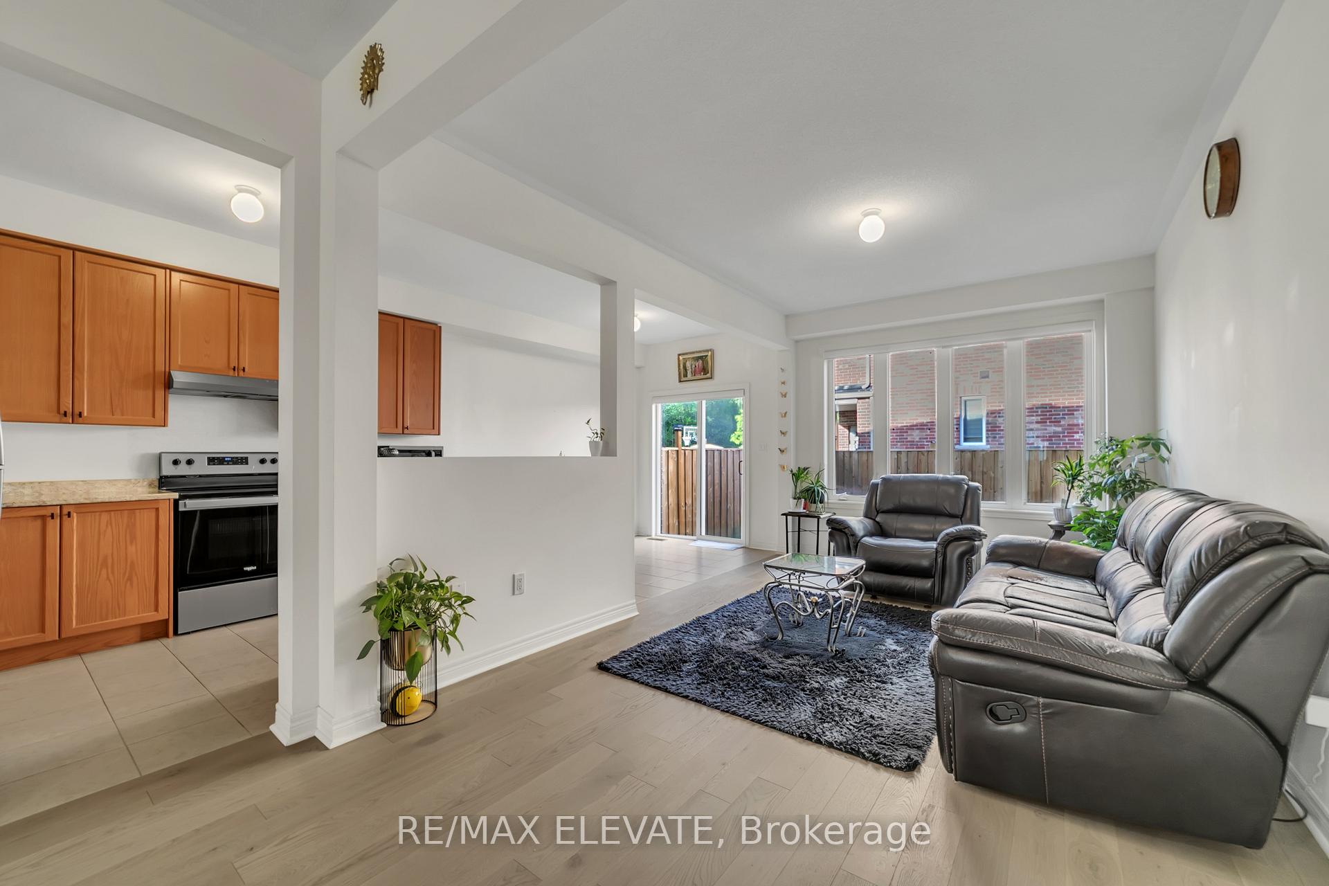 Photo 8 of 1208 Jim Brewster Circle, Oshawa, Eastdale — HOMEH