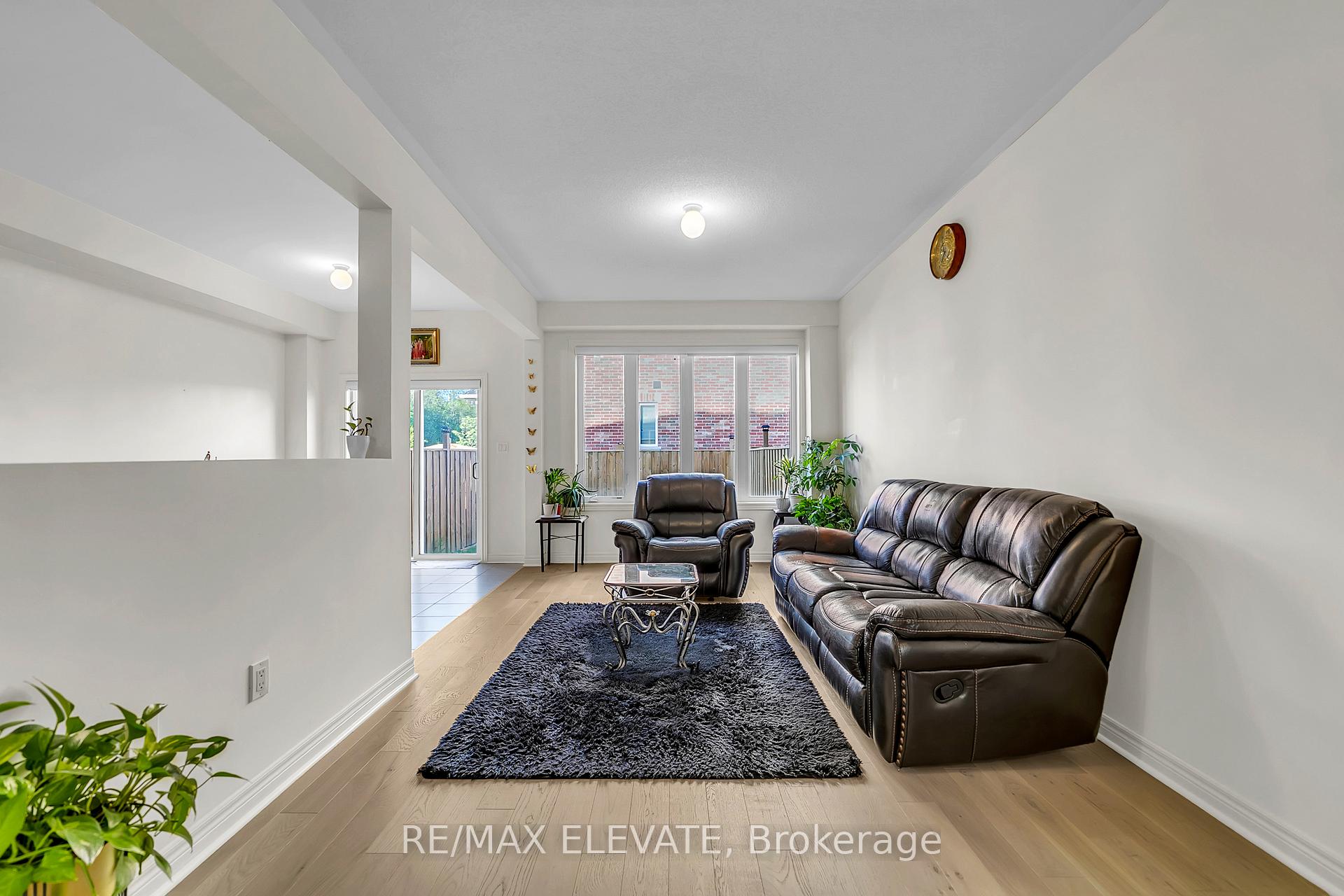 Photo 9 of 1208 Jim Brewster Circle, Oshawa, Eastdale — HOMEH