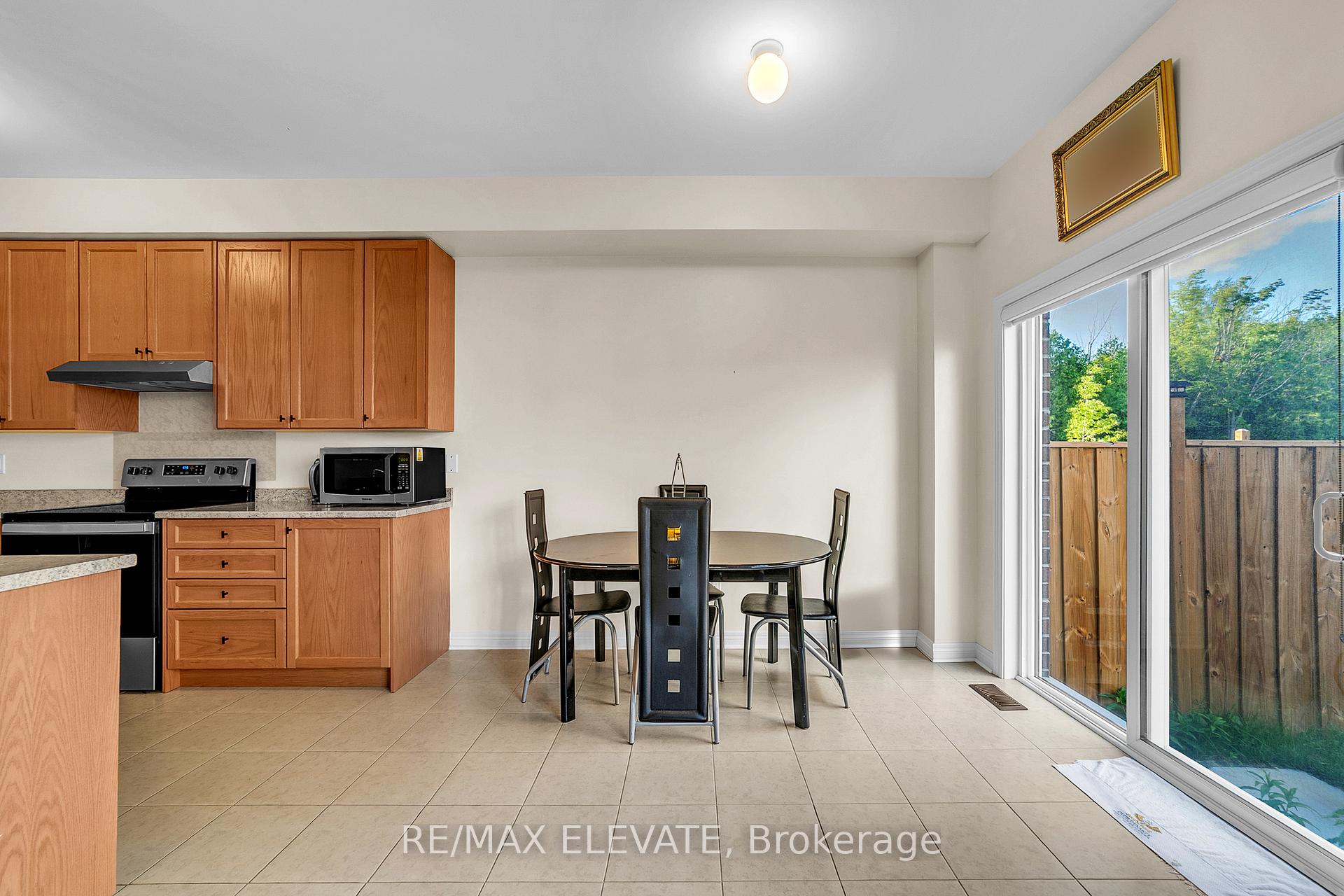 Photo 11 of 1208 Jim Brewster Circle, Oshawa, Eastdale — HOMEH