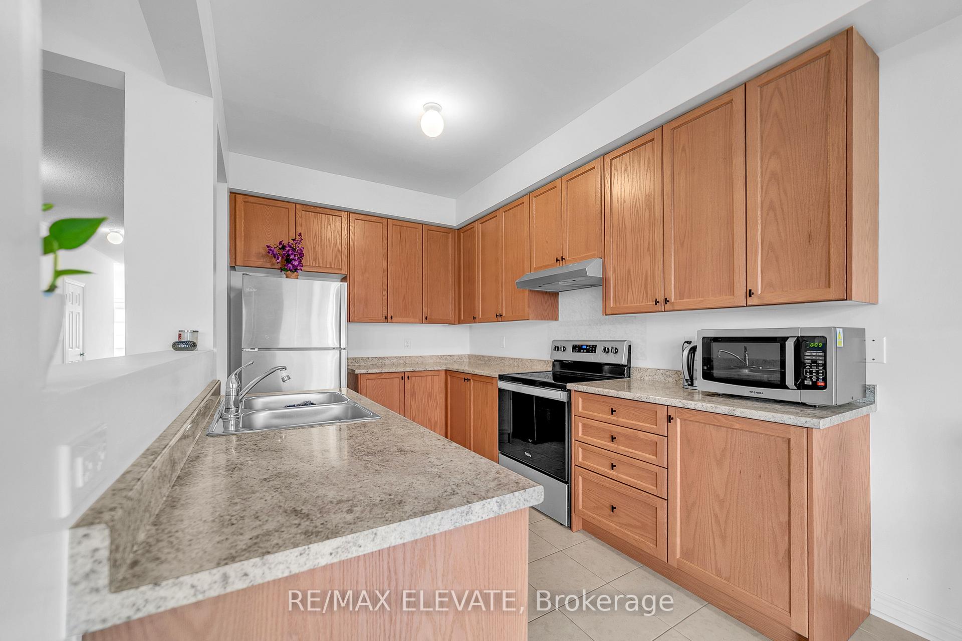 Photo 12 of 1208 Jim Brewster Circle, Oshawa, Eastdale — HOMEH