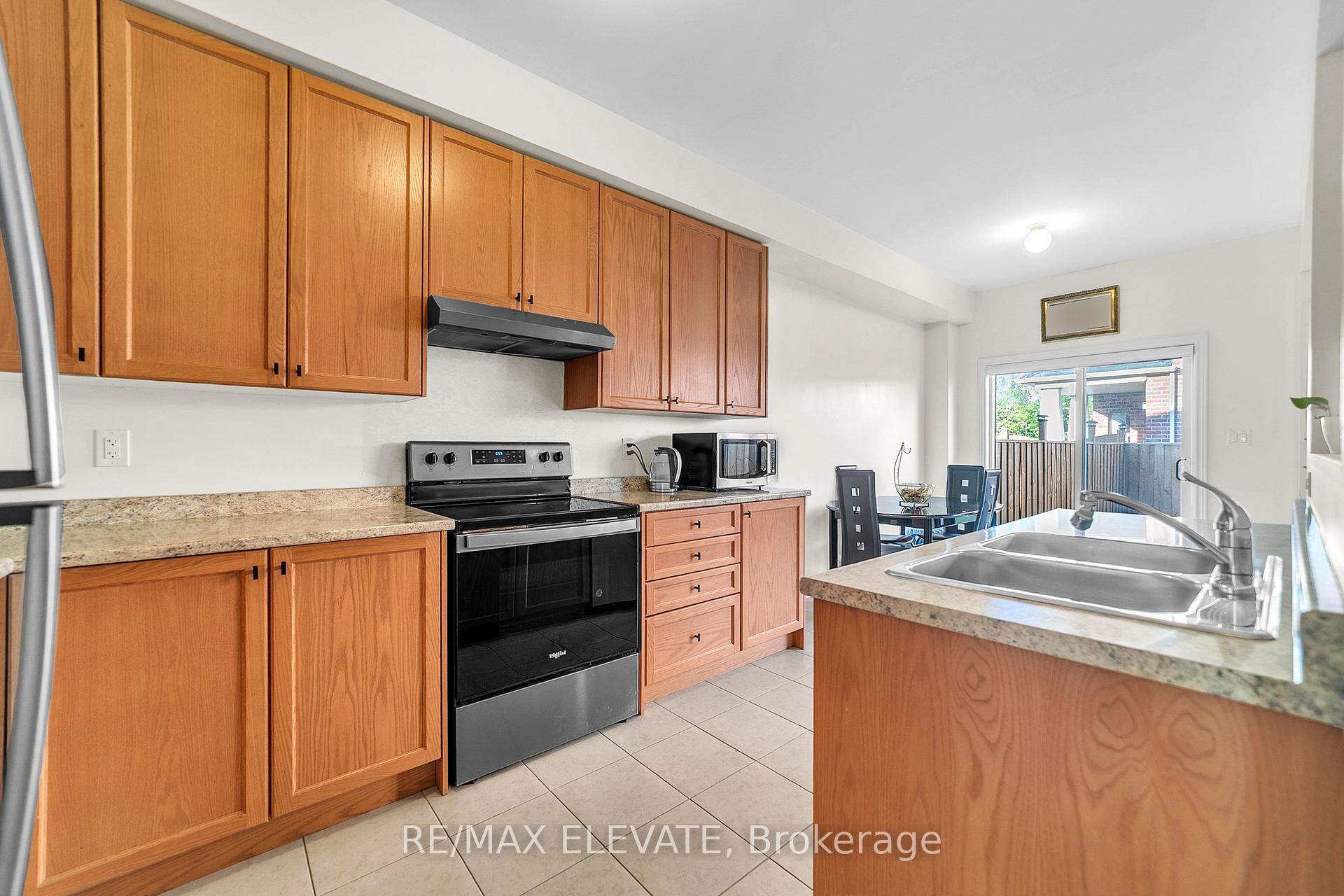 Photo 13 of 1208 Jim Brewster Circle, Oshawa, Eastdale — HOMEH