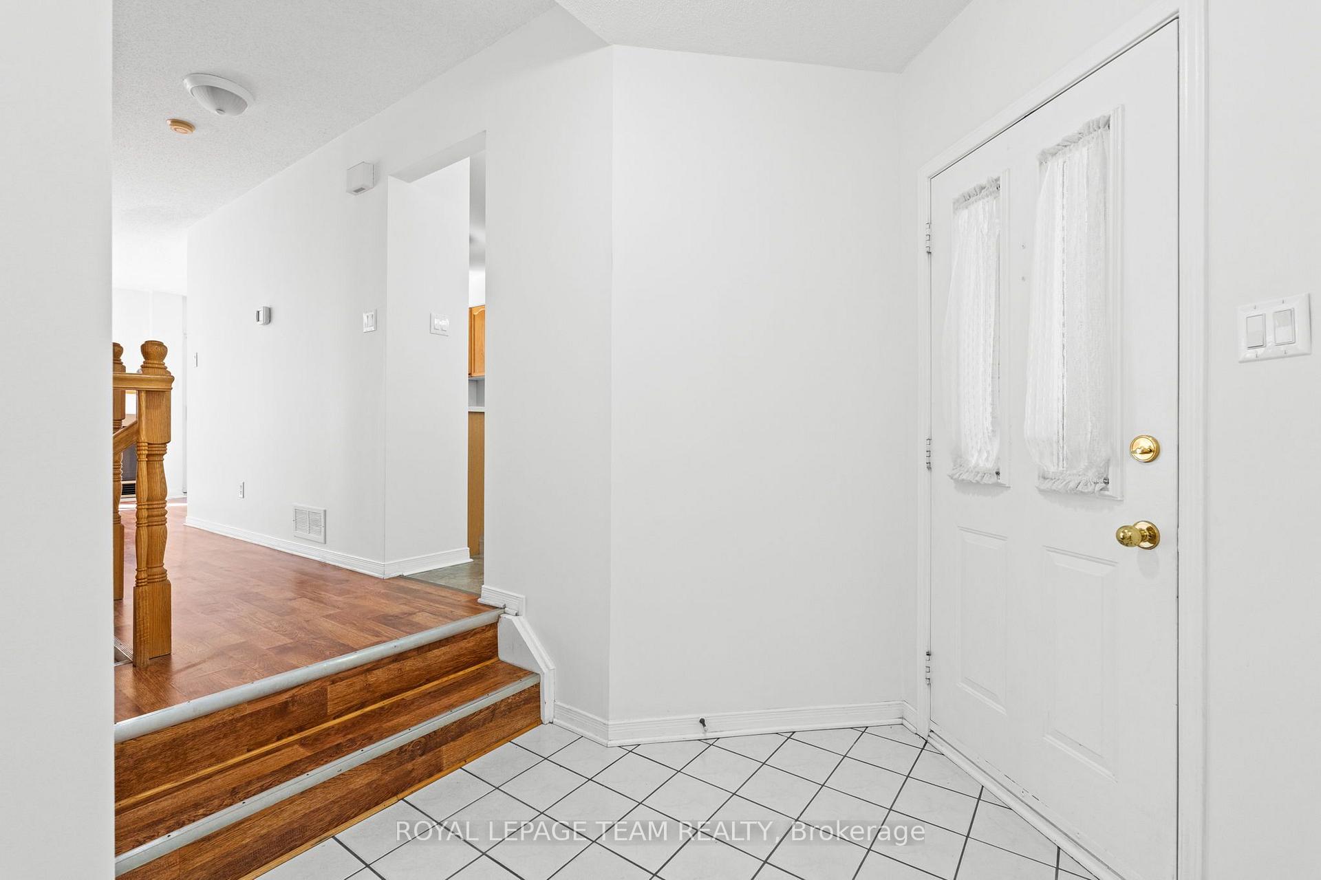 Photo 3 of 106 Woodpark Way, Ottawa, Barrhaven - Longfields — HOMEH