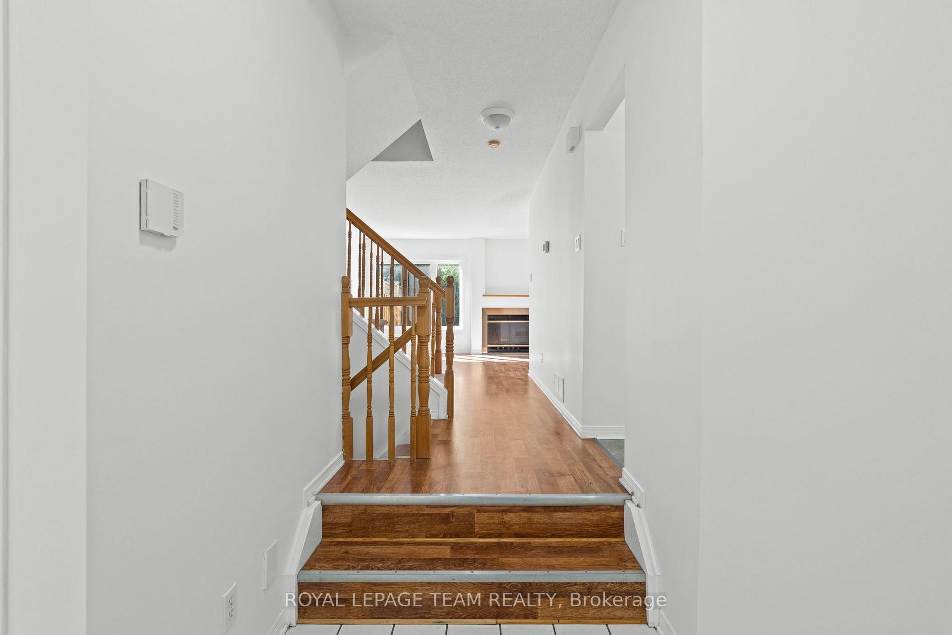 Photo 5 of 106 Woodpark Way, Ottawa, Barrhaven - Longfields — HOMEH