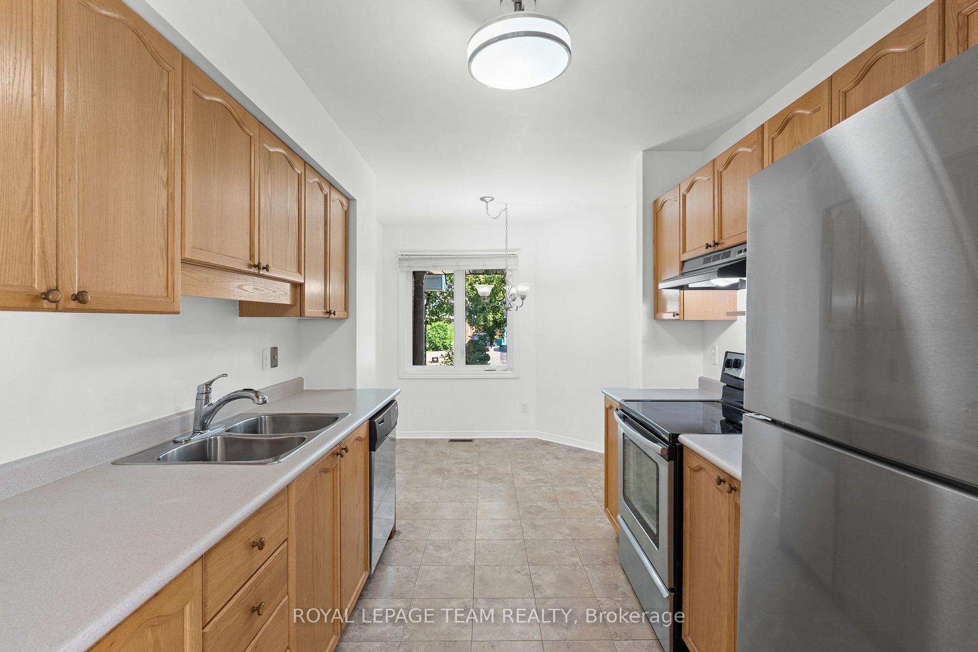 Photo 11 of 106 Woodpark Way, Ottawa, Barrhaven - Longfields — HOMEH