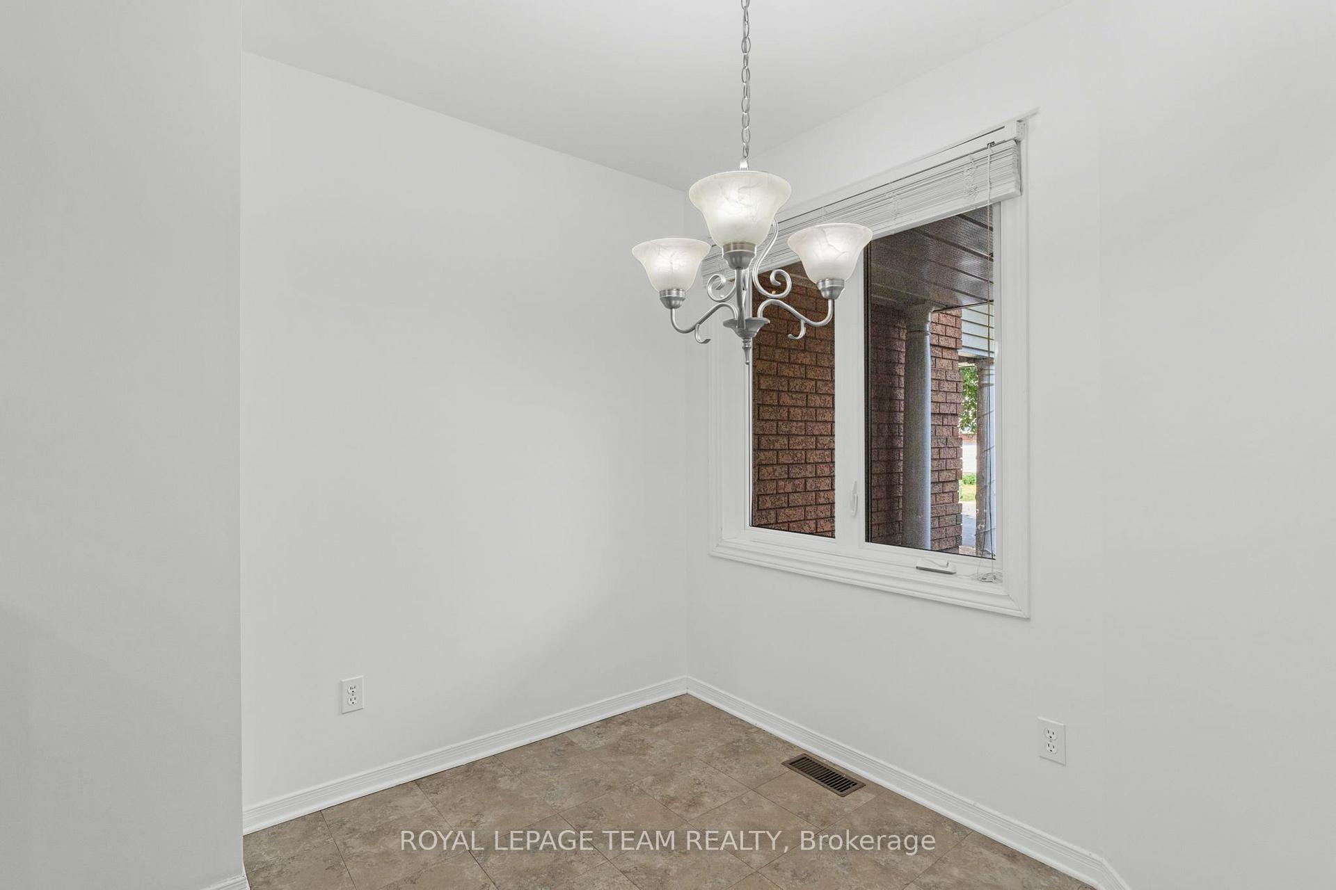 Photo 14 of 106 Woodpark Way, Ottawa, Barrhaven - Longfields — HOMEH