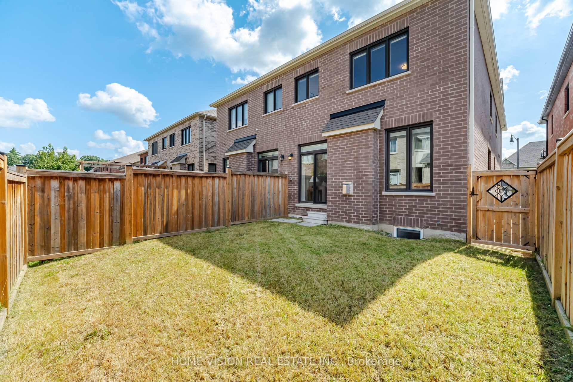 Photo 46 of 36 Quinton Ridge, Brampton, Bram West — HOMEH