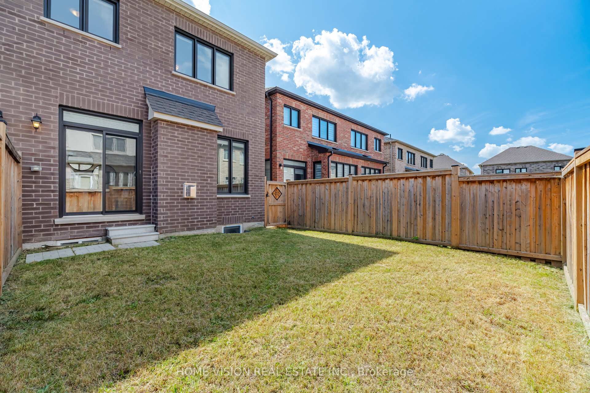 Photo 47 of 36 Quinton Ridge, Brampton, Bram West — HOMEH