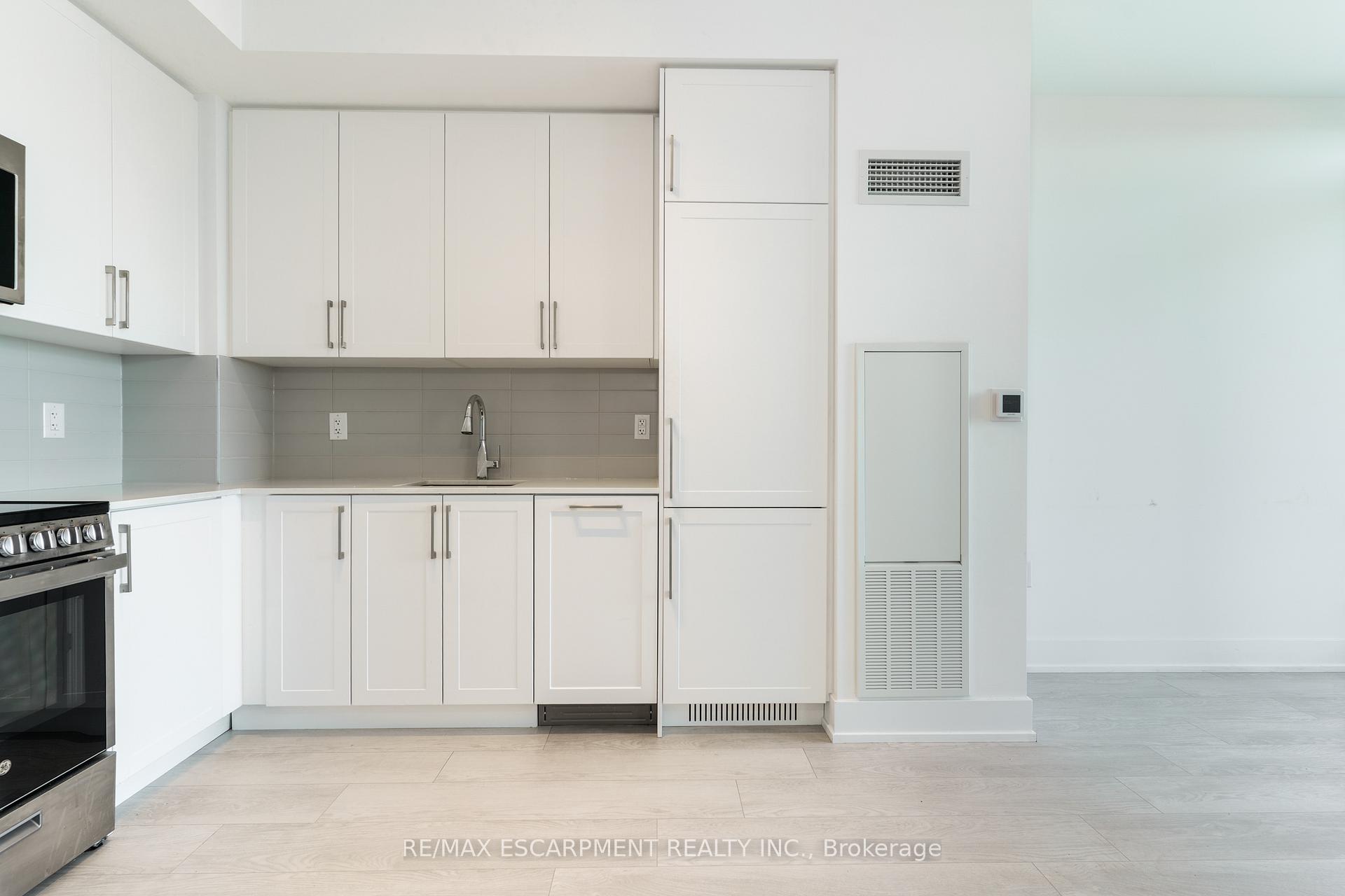 Photo 8 of Unit 614, 2450 Old Bronte Road, Oakville, Westmount — HOMEH
