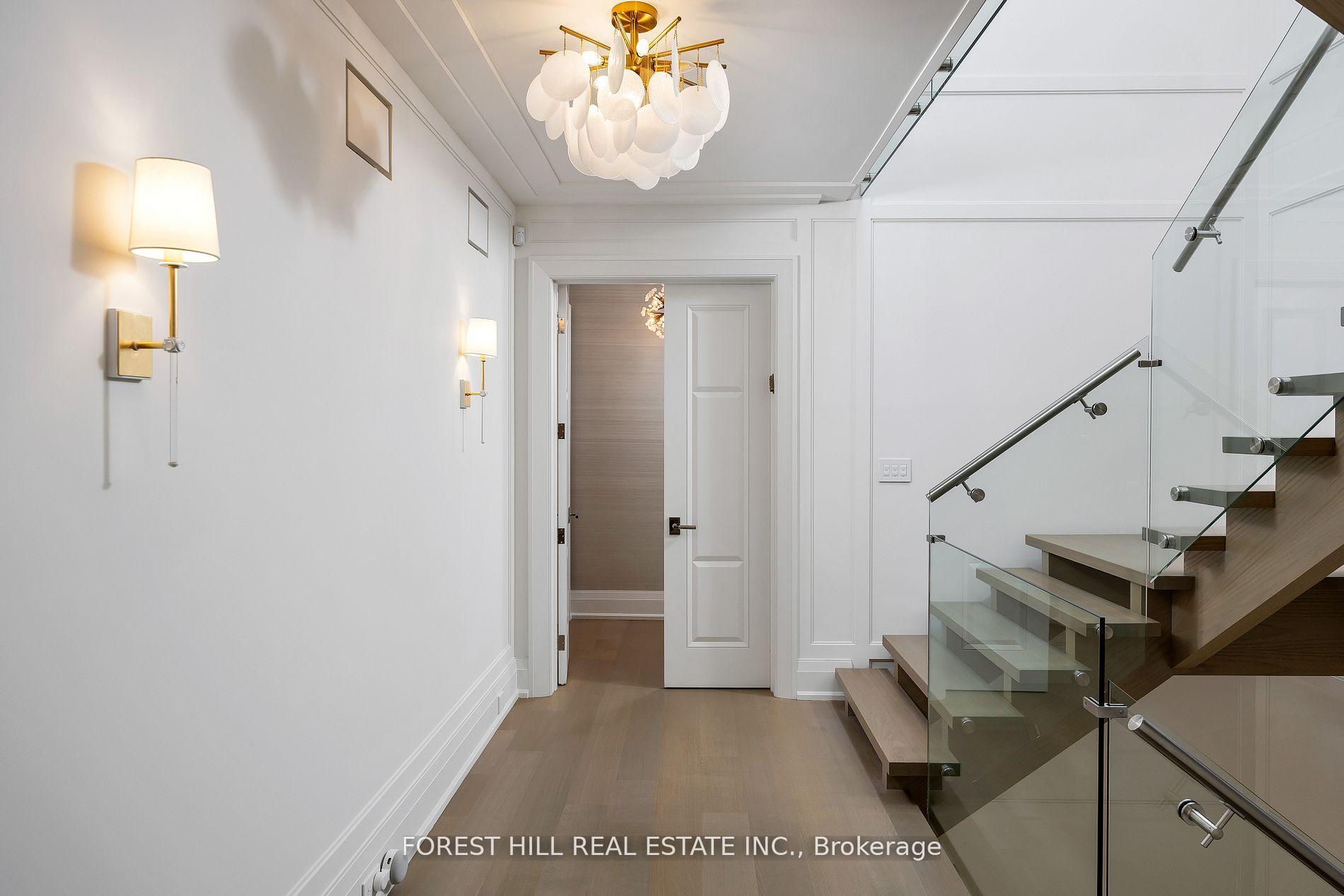 Photo 23 of 239 Cortleigh Boulevard, Toronto, Lawrence Park South — HOMEH