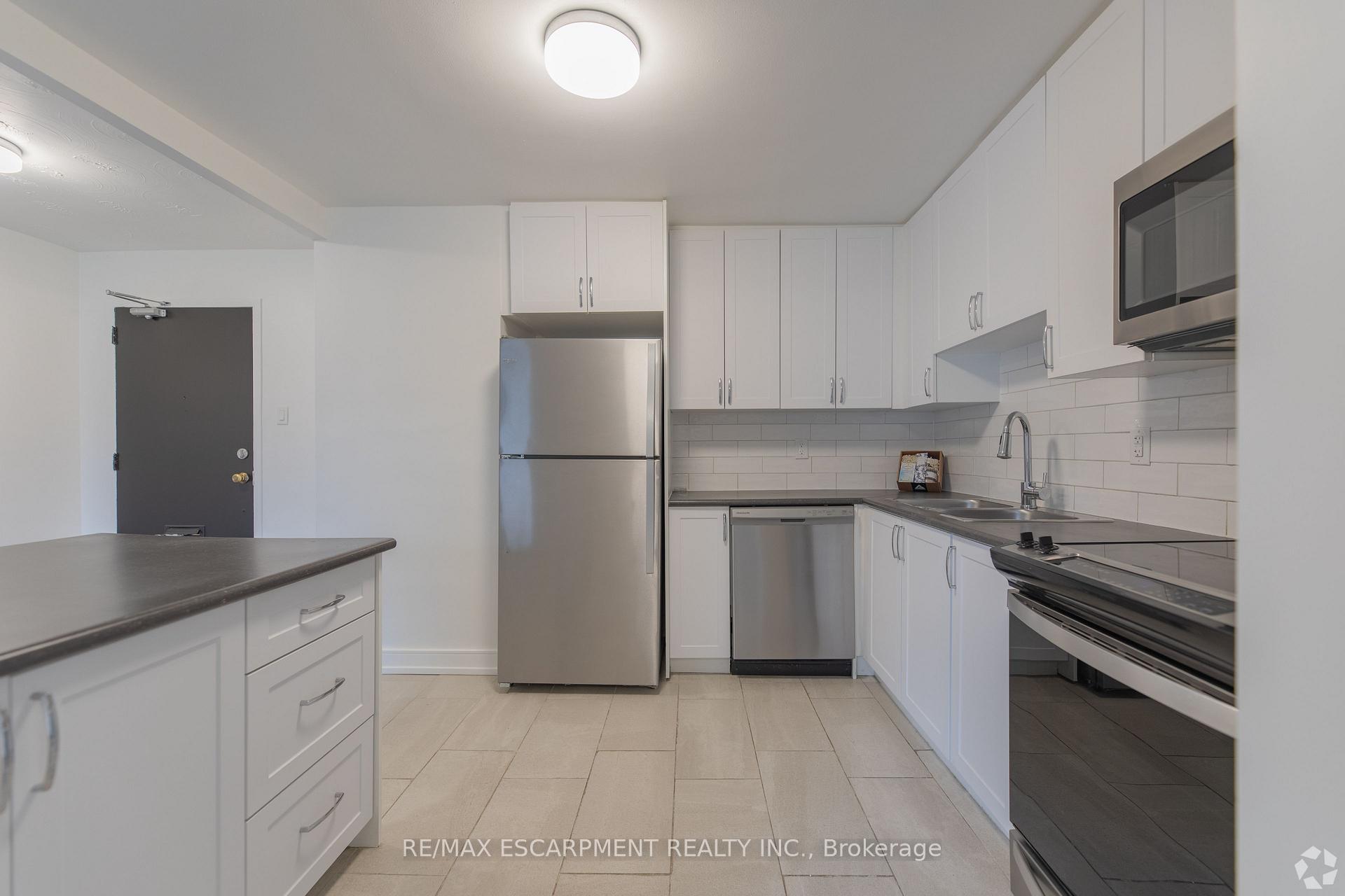 Photo of Unit 809, 285 Erb Street W