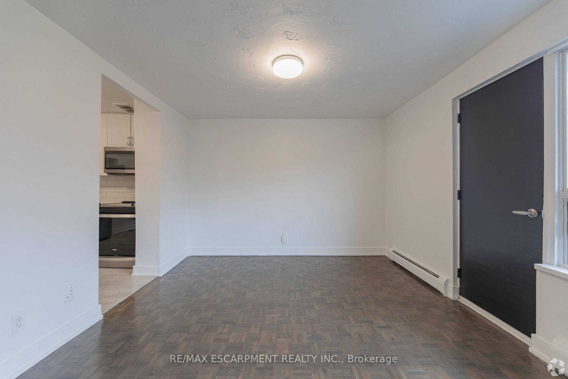 Photo 4 of Unit 809, 285 Erb Street W, Waterloo, Maple Hills — HOMEH