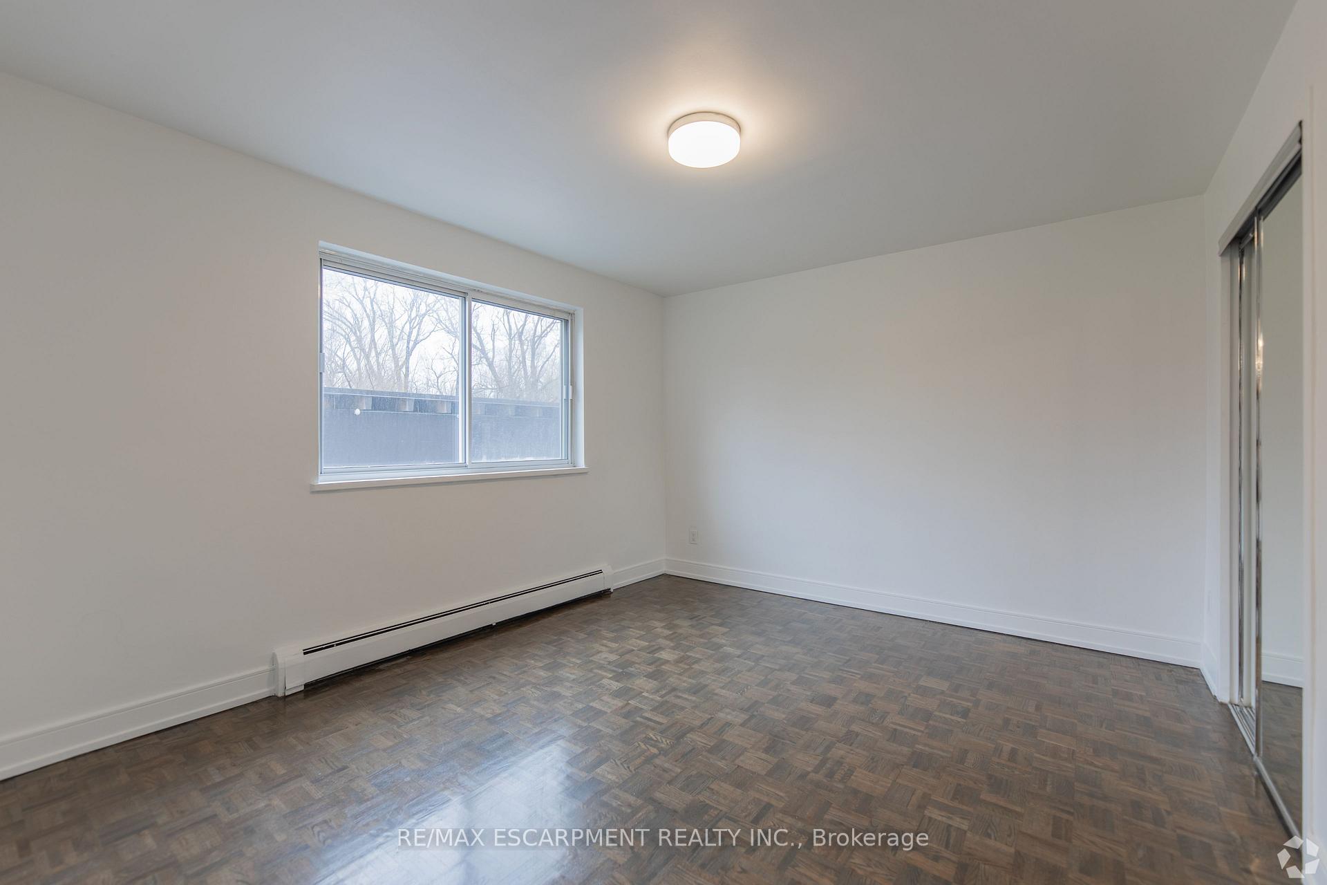 Photo 5 of Unit 809, 285 Erb Street W, Waterloo, Maple Hills — HOMEH