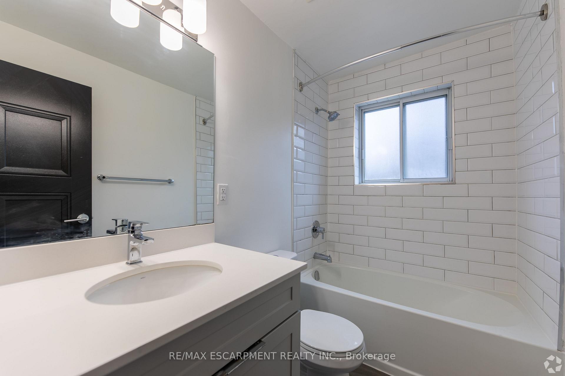 Photo 6 of Unit 809, 285 Erb Street W, Waterloo, Maple Hills — HOMEH