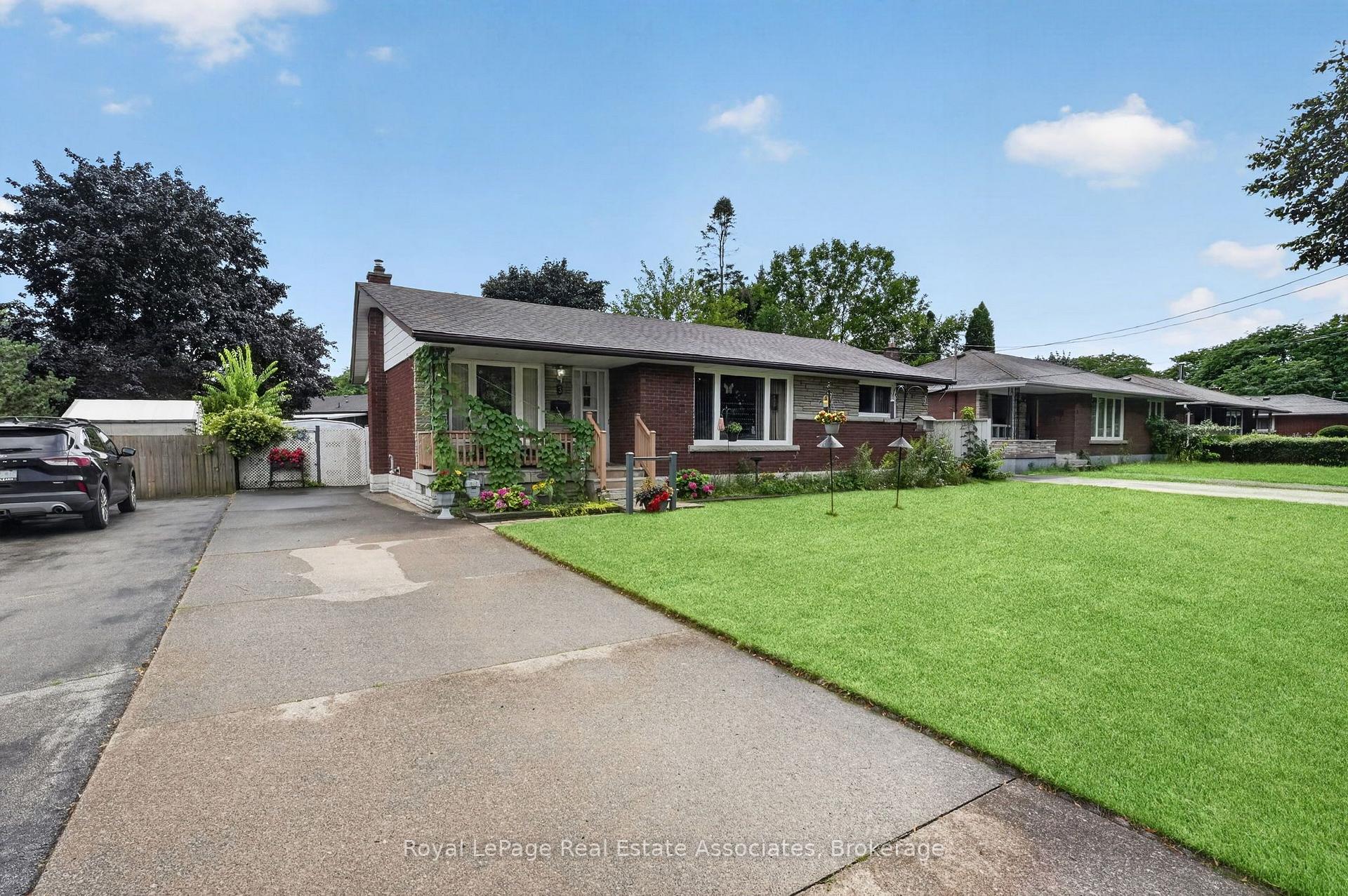 Photo 2 of 3 Northwood Drive, St. Catharines, Carlton/Bunting — HOMEH