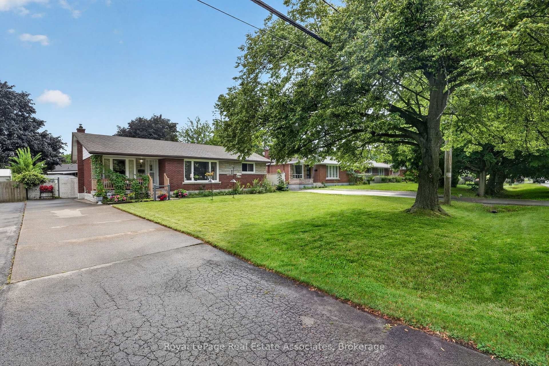 Photo 3 of 3 Northwood Drive, St. Catharines, Carlton/Bunting — HOMEH