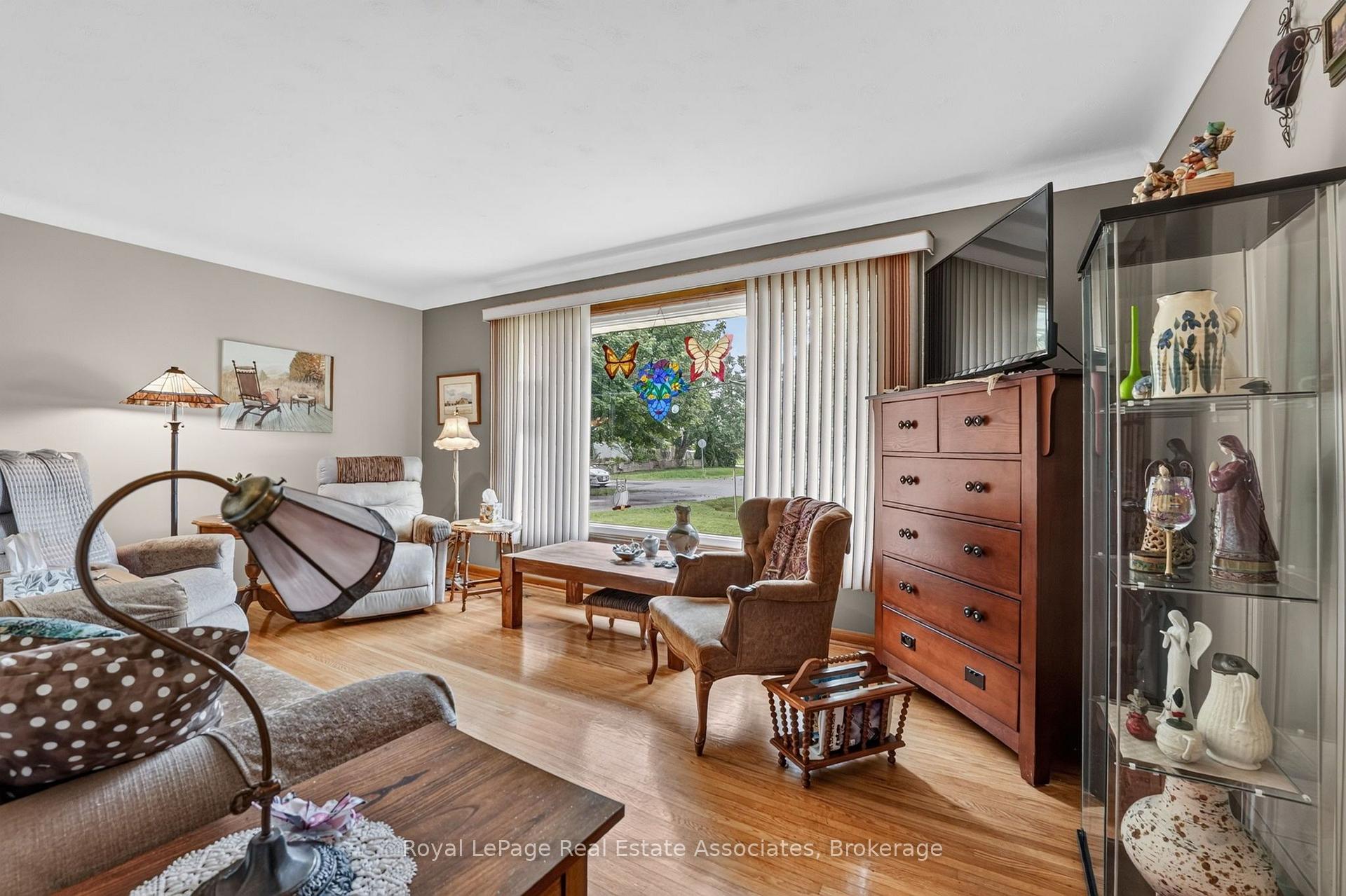 Photo 5 of 3 Northwood Drive, St. Catharines, Carlton/Bunting — HOMEH