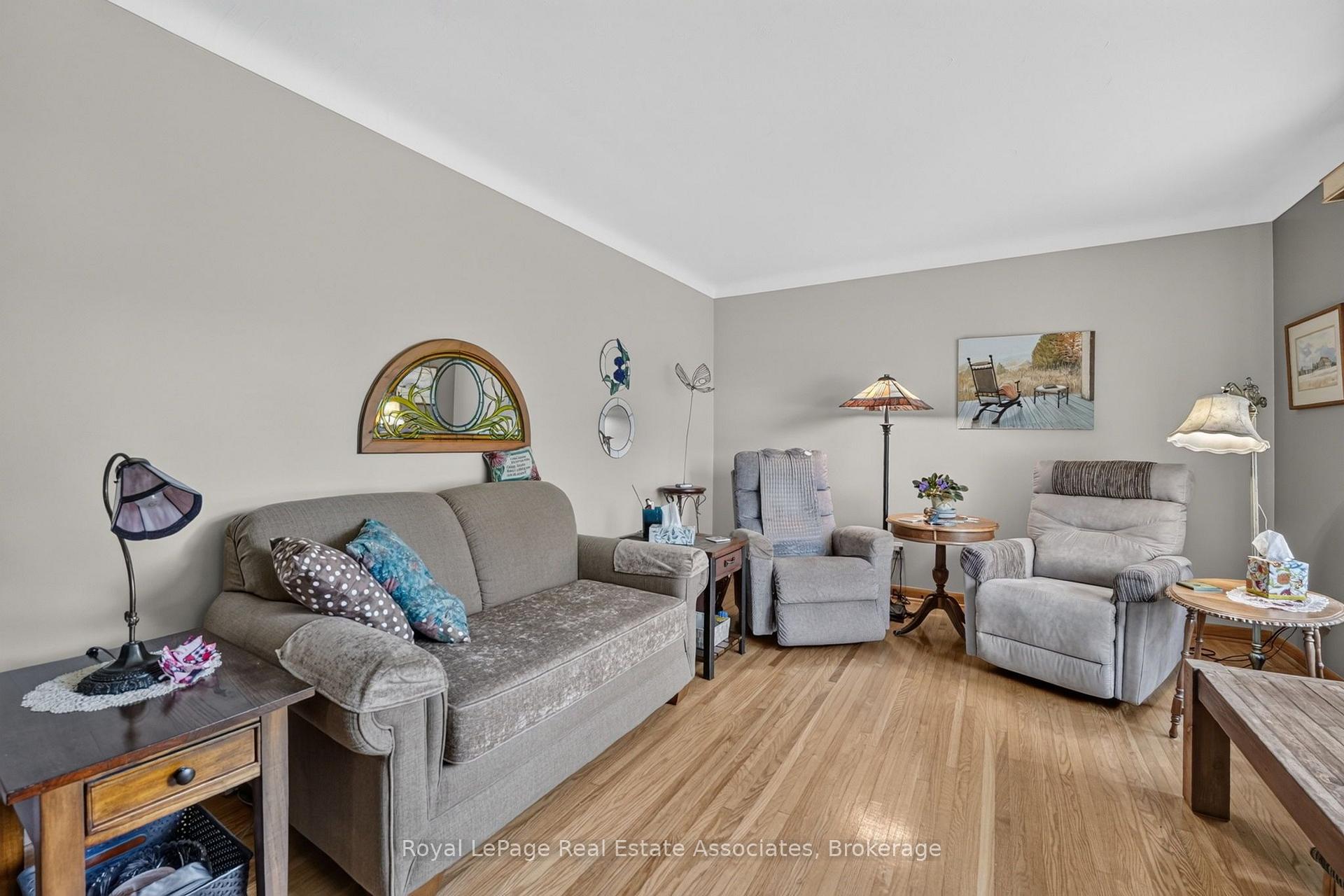 Photo 6 of 3 Northwood Drive, St. Catharines, Carlton/Bunting — HOMEH