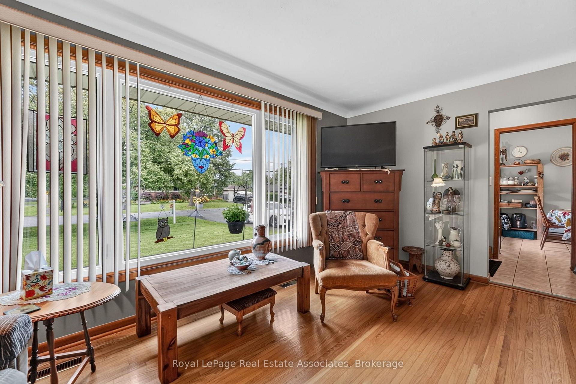 Photo 7 of 3 Northwood Drive, St. Catharines, Carlton/Bunting — HOMEH