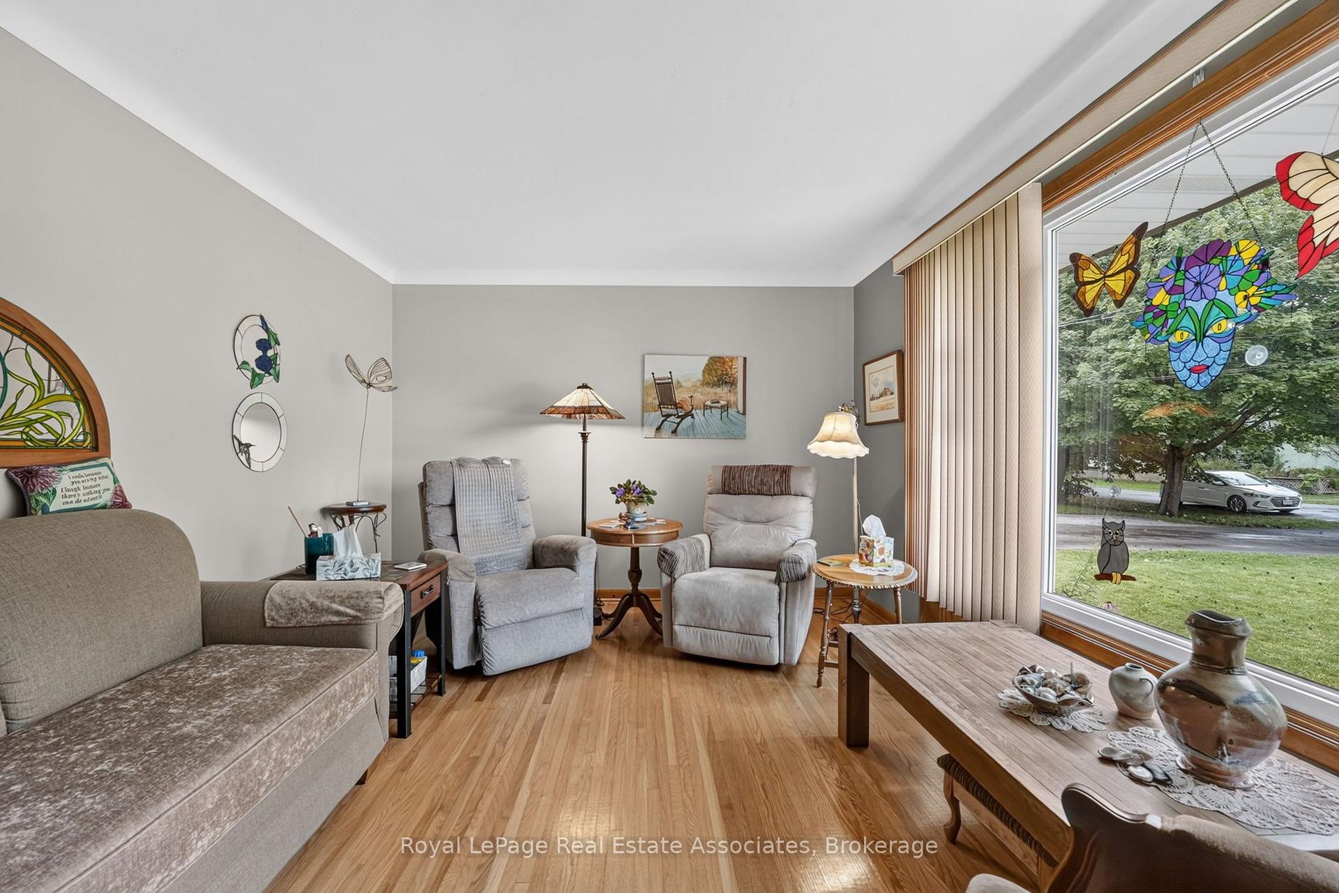 Photo 8 of 3 Northwood Drive, St. Catharines, Carlton/Bunting — HOMEH