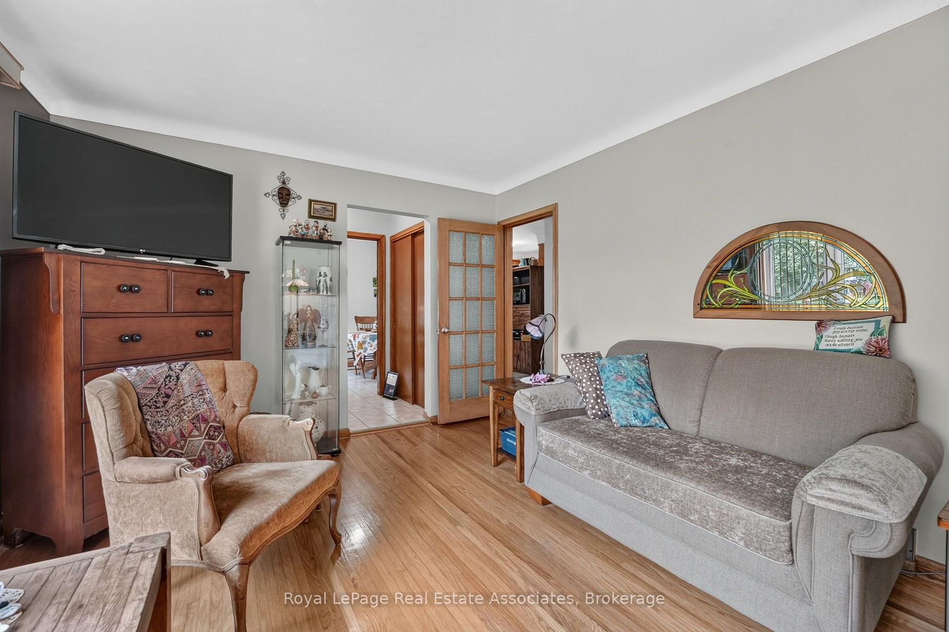 Photo 9 of 3 Northwood Drive, St. Catharines, Carlton/Bunting — HOMEH