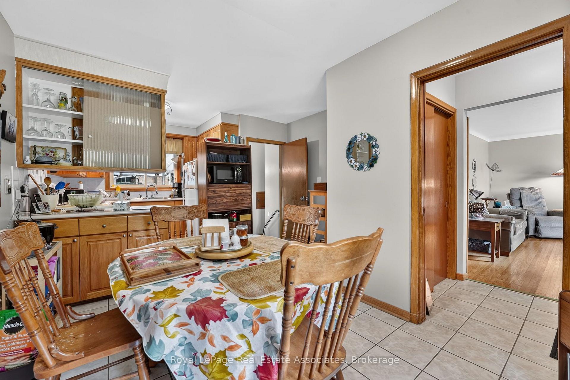 Photo 10 of 3 Northwood Drive, St. Catharines, Carlton/Bunting — HOMEH