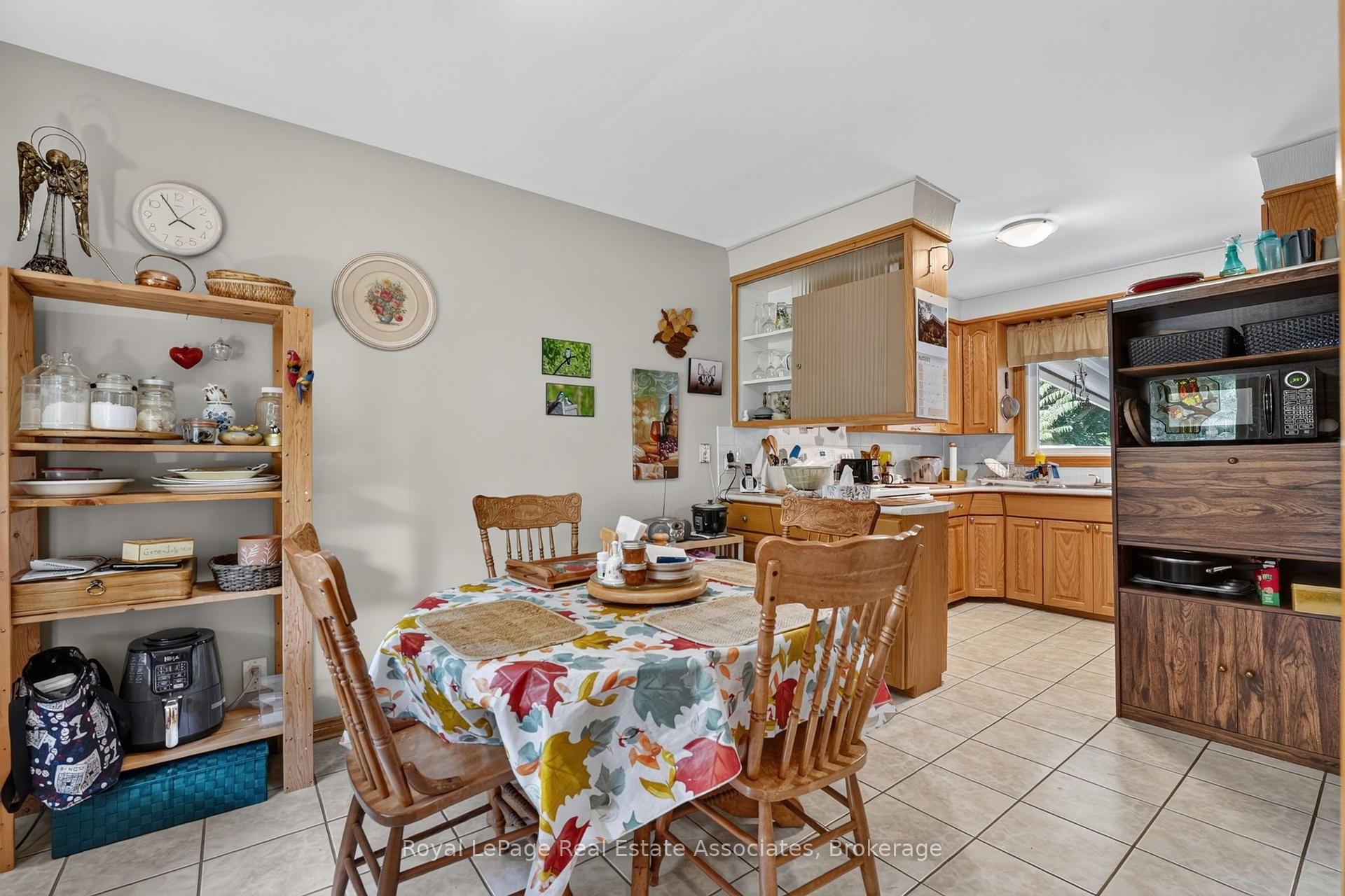 Photo 11 of 3 Northwood Drive, St. Catharines, Carlton/Bunting — HOMEH