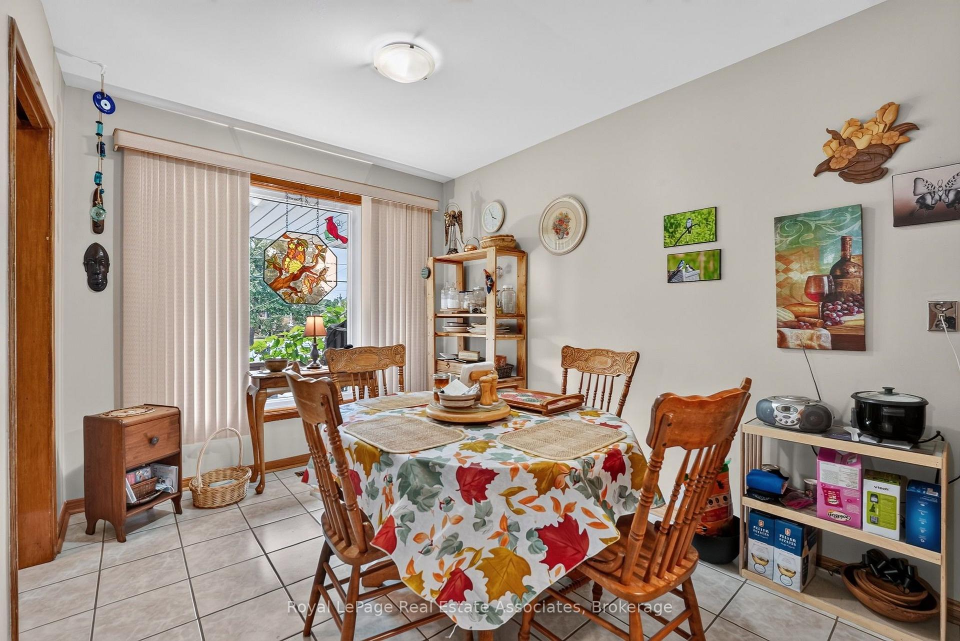 Photo 12 of 3 Northwood Drive, St. Catharines, Carlton/Bunting — HOMEH