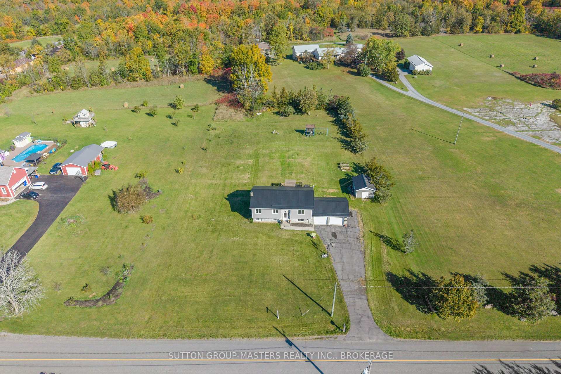 Photo 4 of 3358 Scanlan Road, Frontenac, Frontenac South — HOMEH