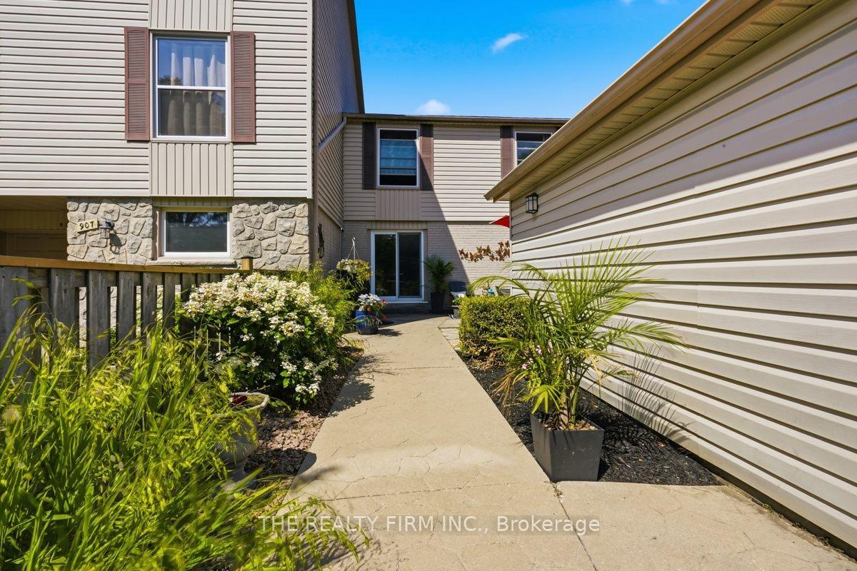 Photo 7 of 905 Dalhousie Drive, London, South M — HOMEH