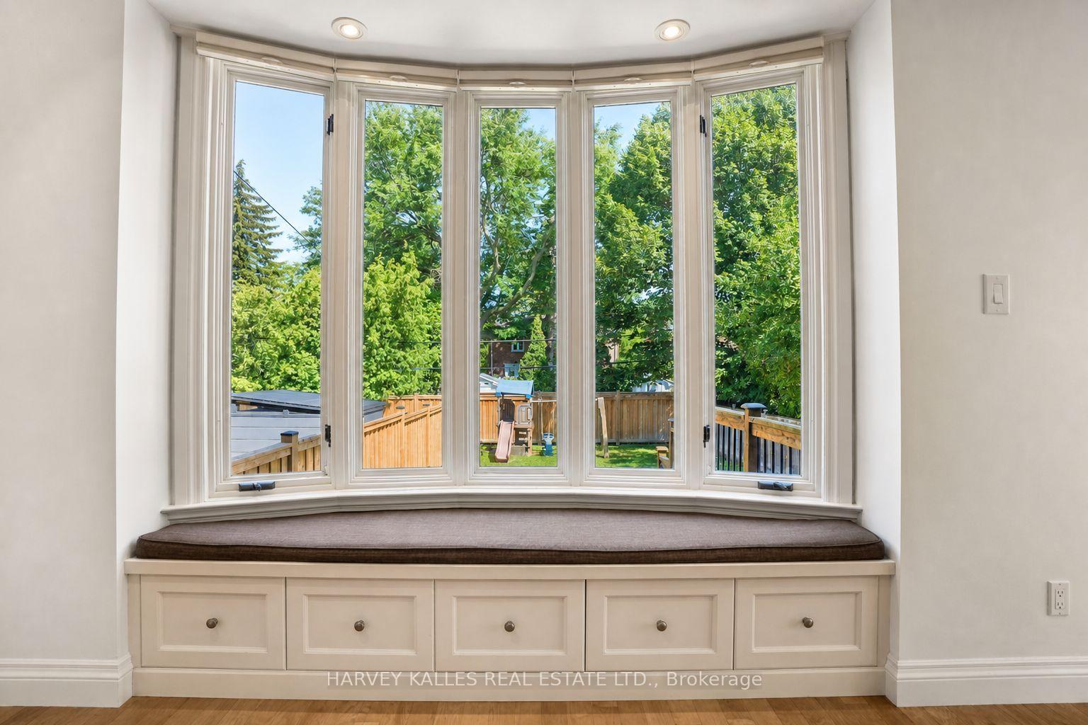 Photo 10 of 176 Joicey Boulevard, Toronto, Bedford Park-Nortown — HOMEH