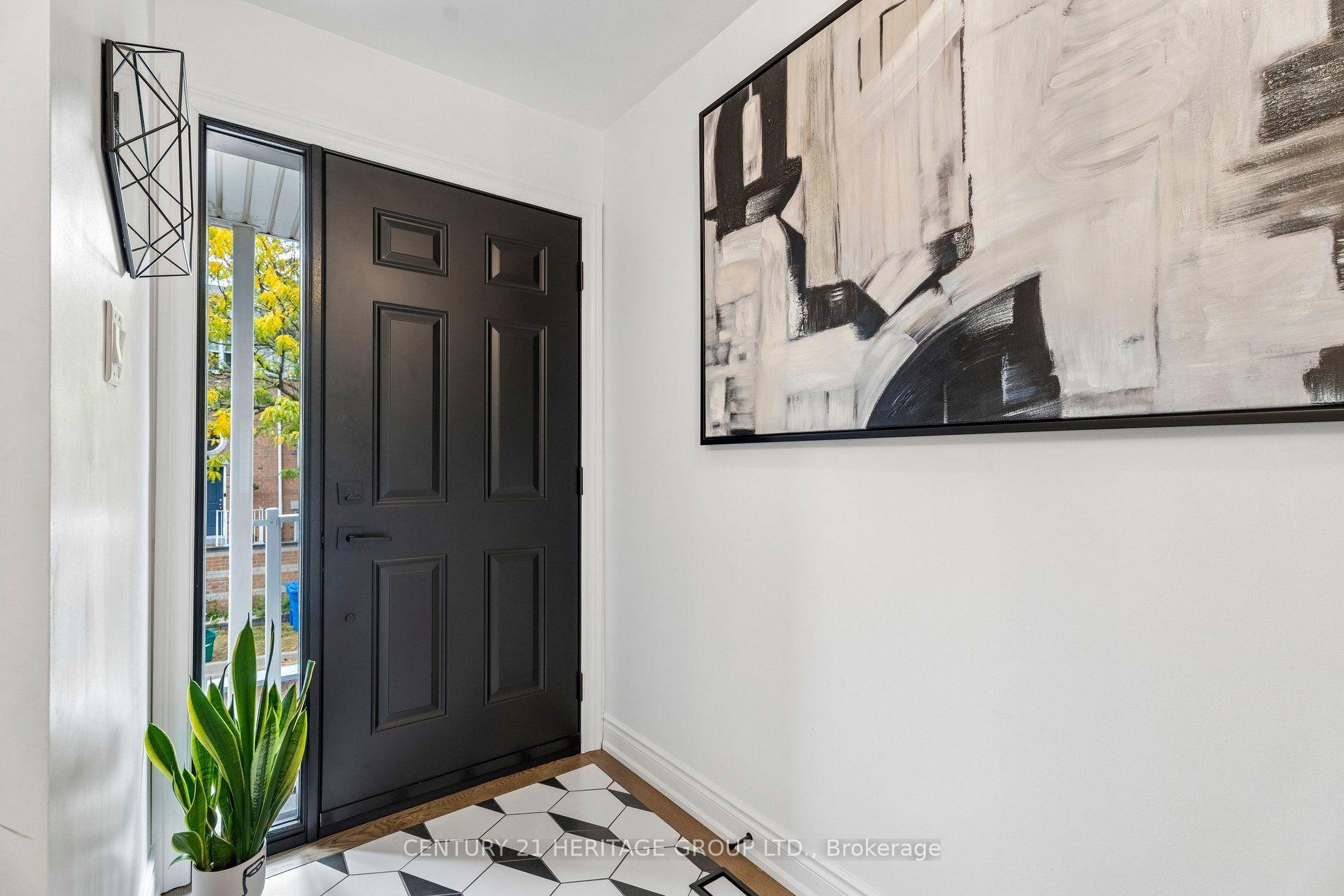 Photo 3 of 68 Brandy Lane Way, Newmarket, Central Newmarket — HOMEH