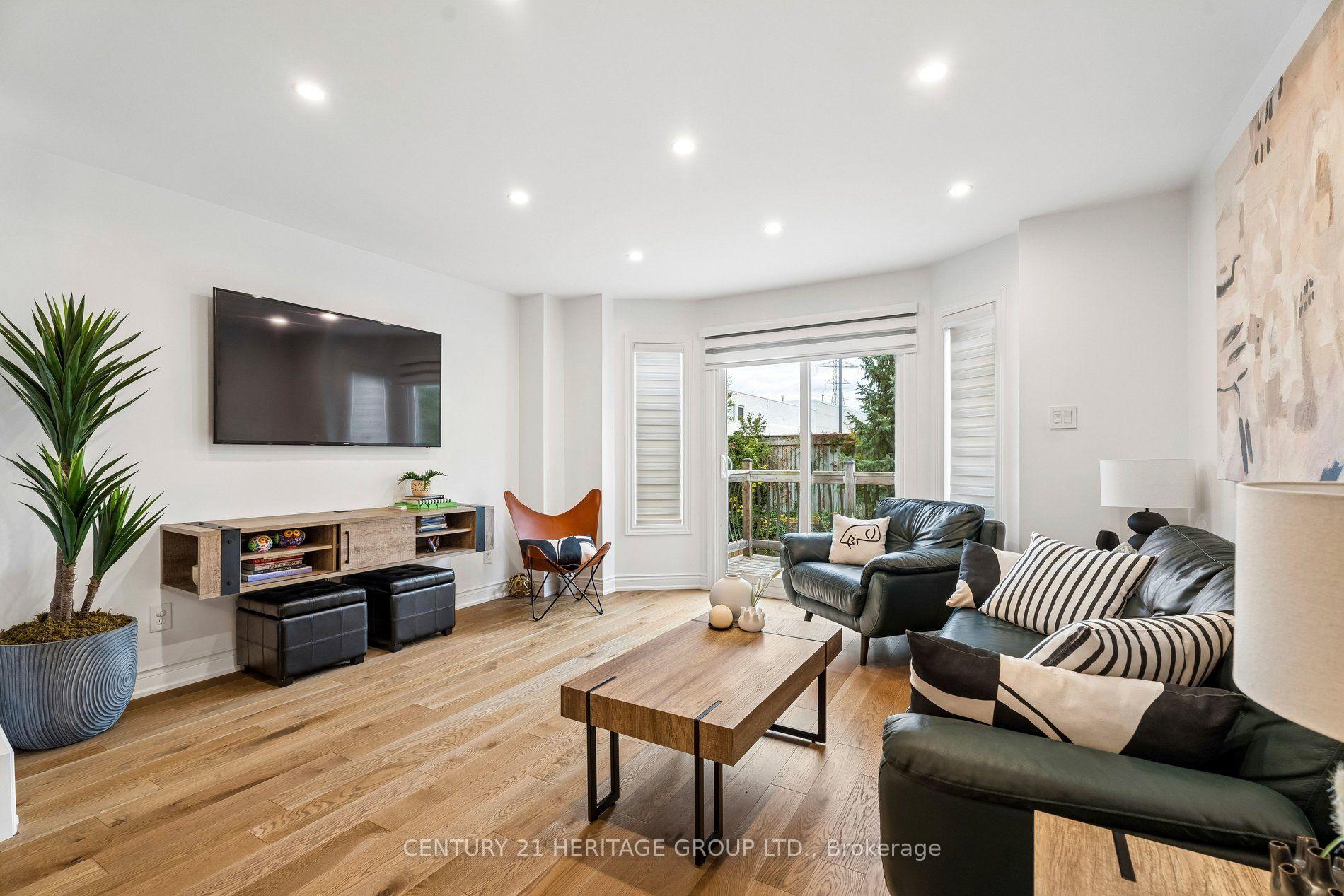 Photo 8 of 68 Brandy Lane Way, Newmarket, Central Newmarket — HOMEH