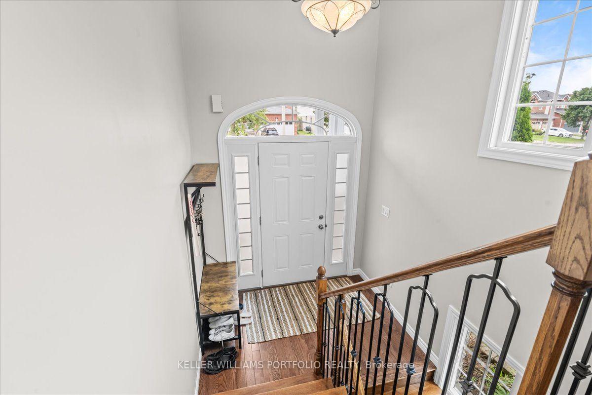 Photo 4 of 51 Squire Fletcher Drive, Clarington, Bowmanville — HOMEH