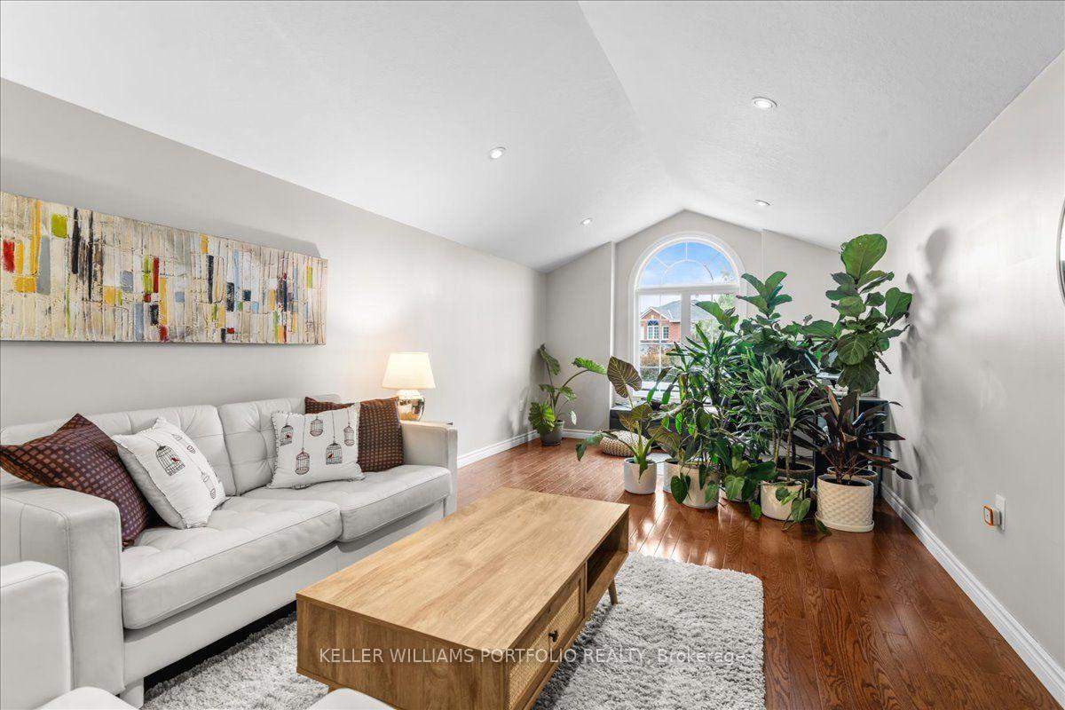 Photo 10 of 51 Squire Fletcher Drive, Clarington, Bowmanville — HOMEH