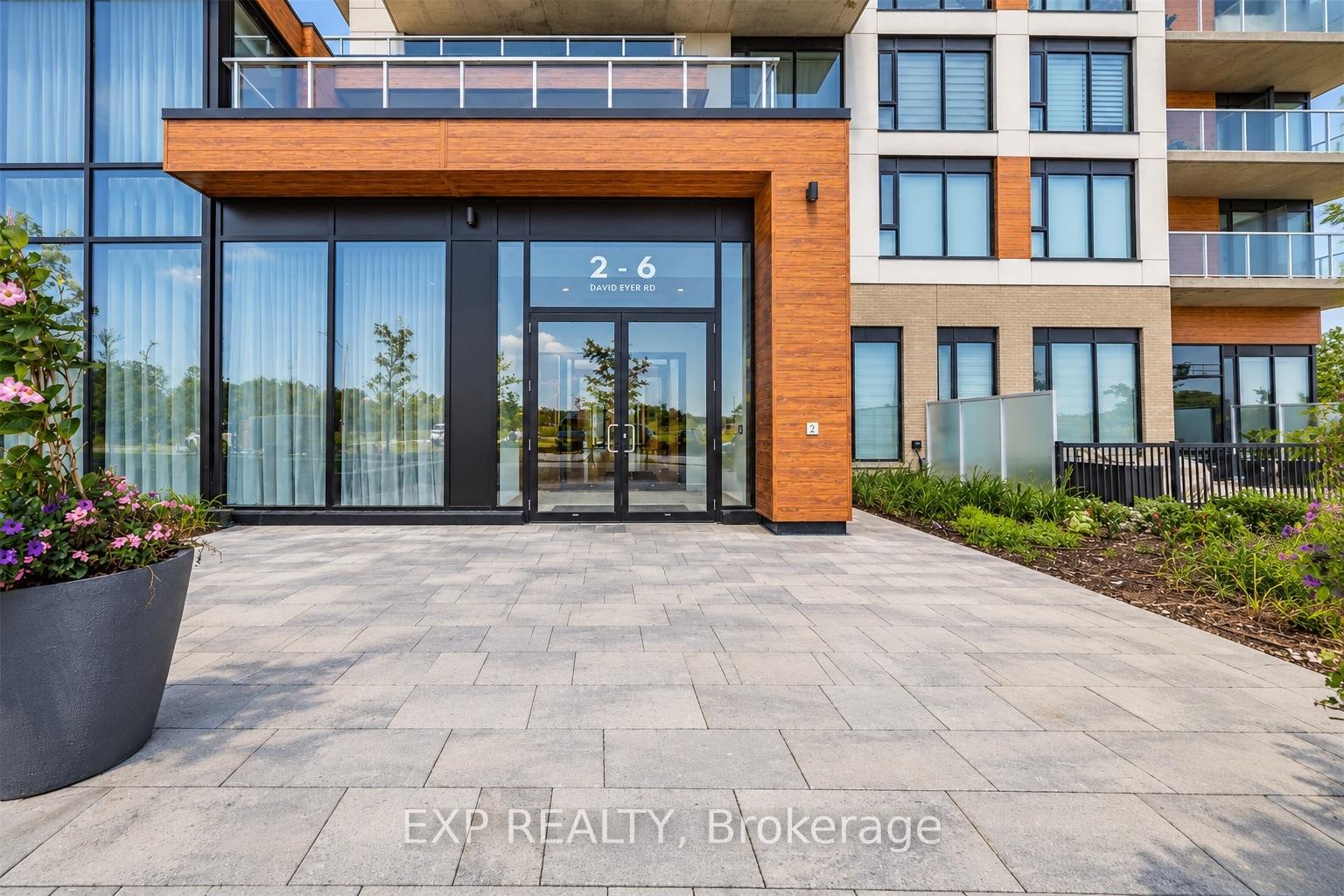 Photo 2 of Unit 1024, 2 David Eyer Road, Richmond Hill, Rural Richmond Hill — HOMEH