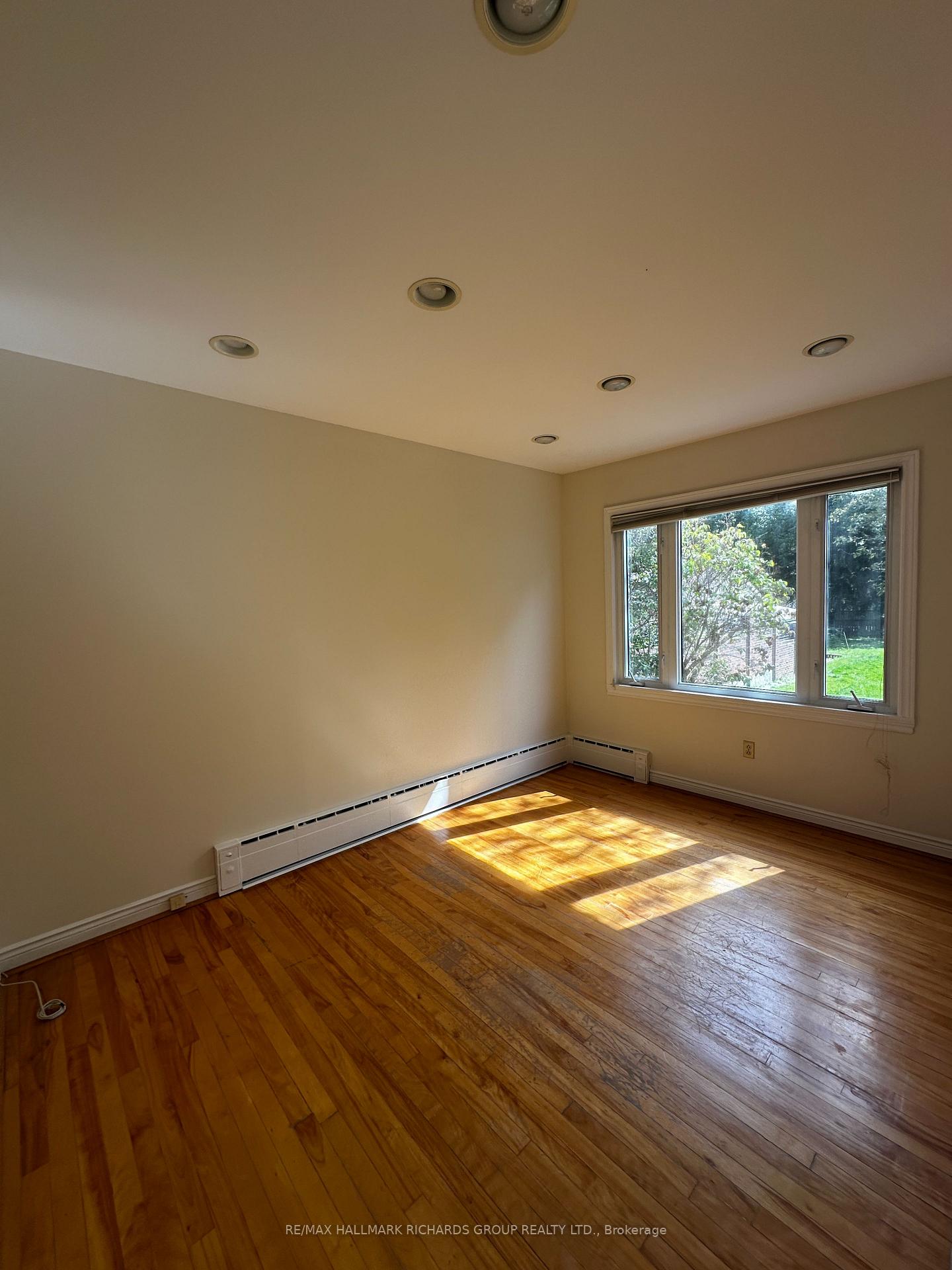 Photo 9 of 371 Cummer Avenue, North York, Newtonbrook East — HOMEH