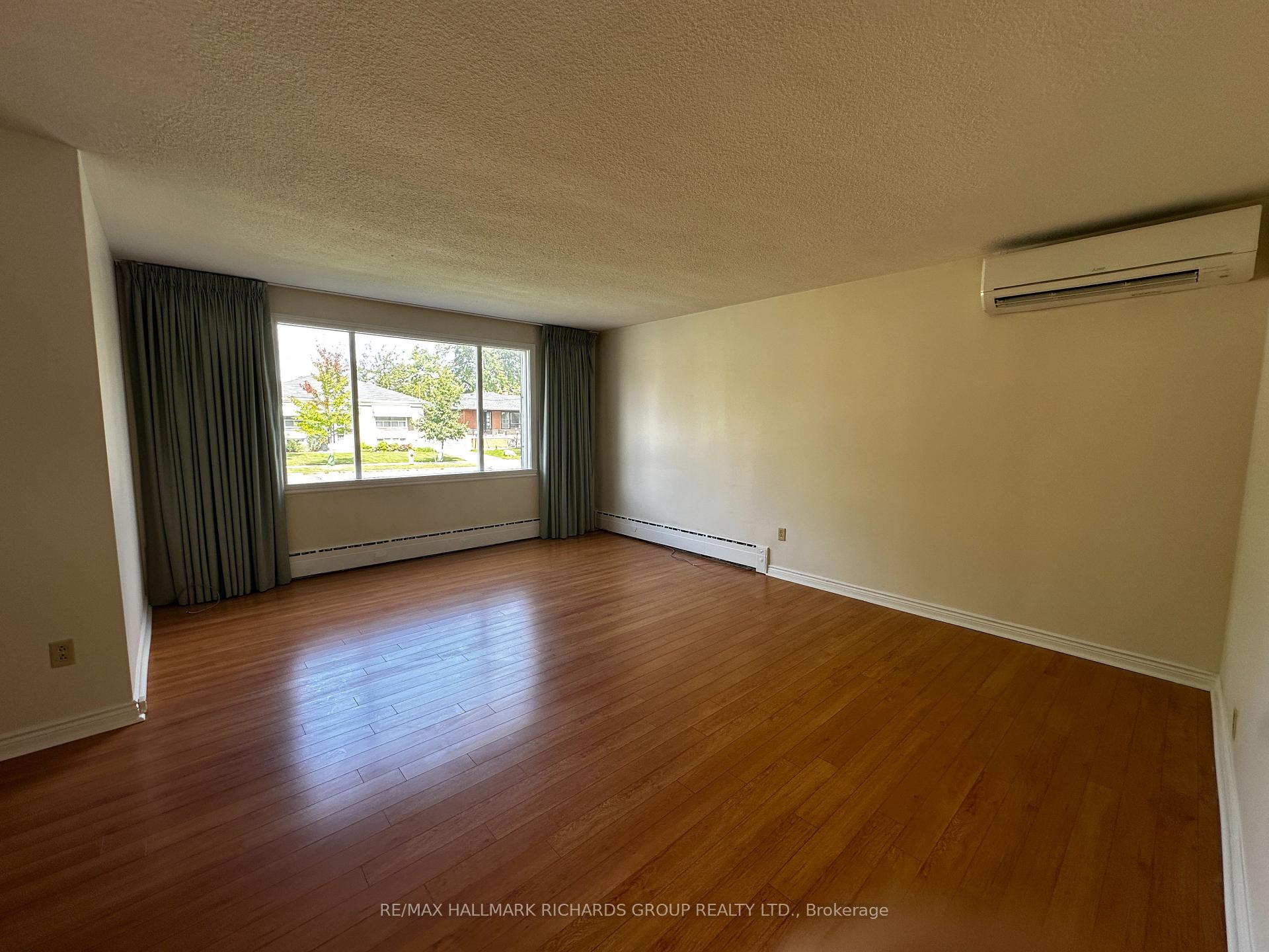 Photo 12 of 371 Cummer Avenue, North York, Newtonbrook East — HOMEH