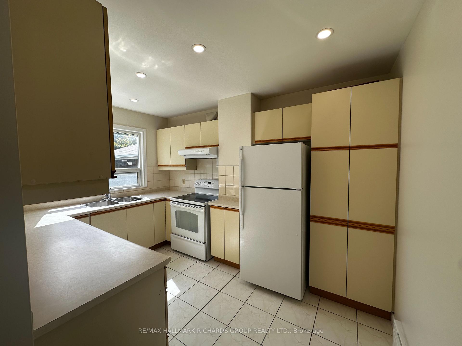 Photo 13 of 371 Cummer Avenue, North York, Newtonbrook East — HOMEH
