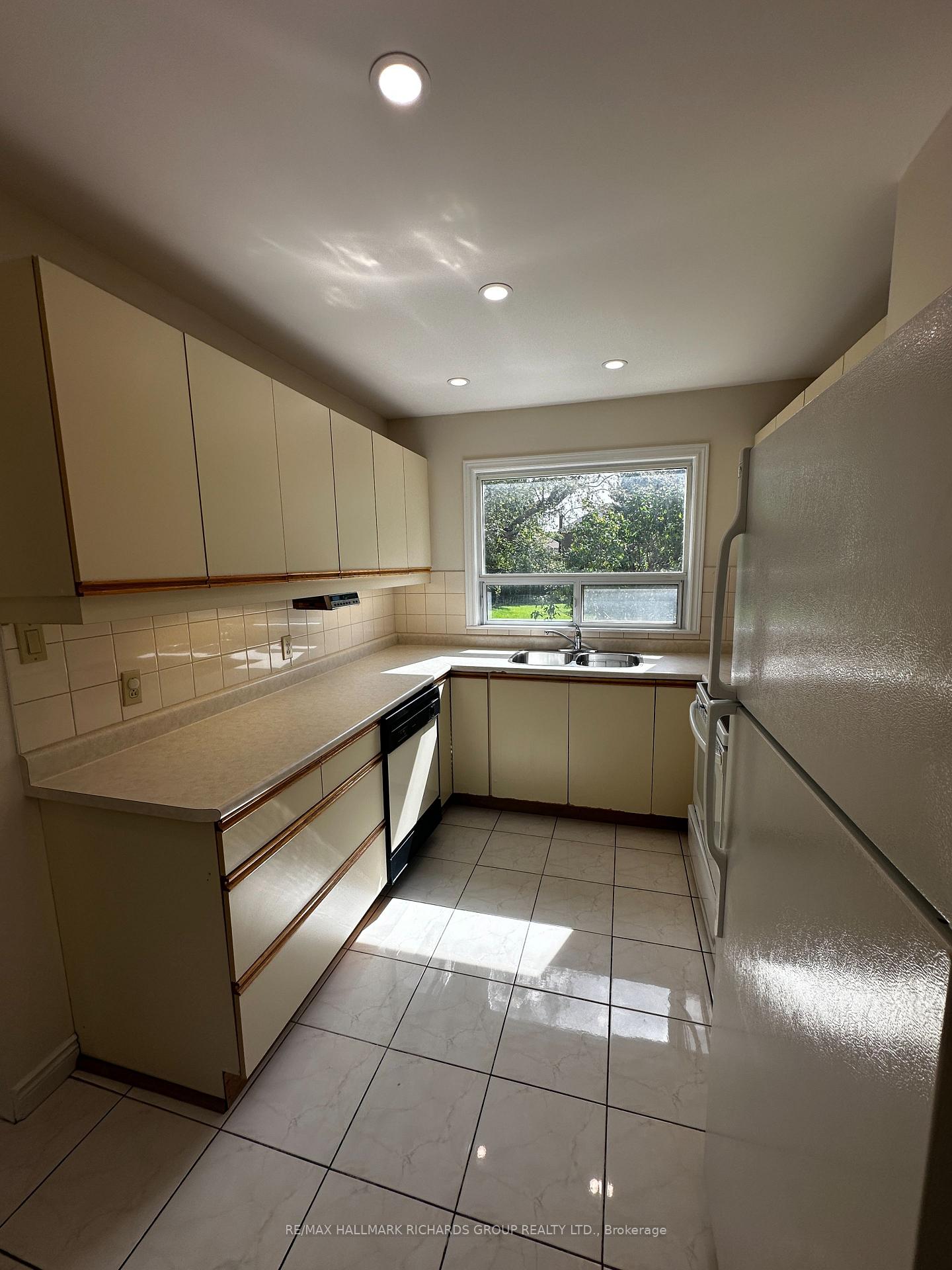 Photo 14 of 371 Cummer Avenue, North York, Newtonbrook East — HOMEH