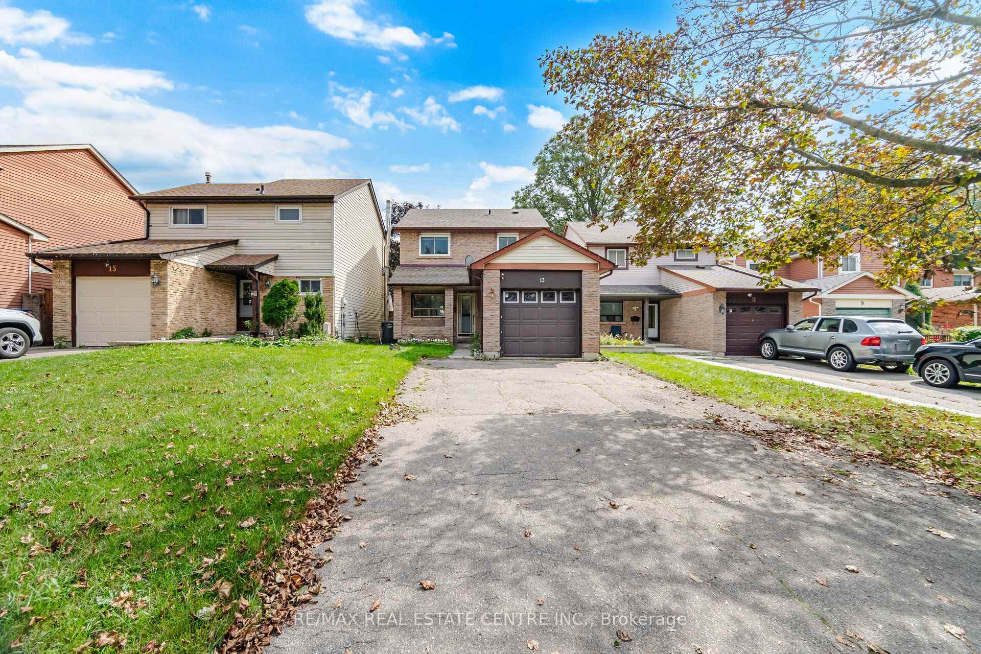 Photo 2 of 13 Dalzell Avenue, Brampton, Heart Lake West — HOMEH
