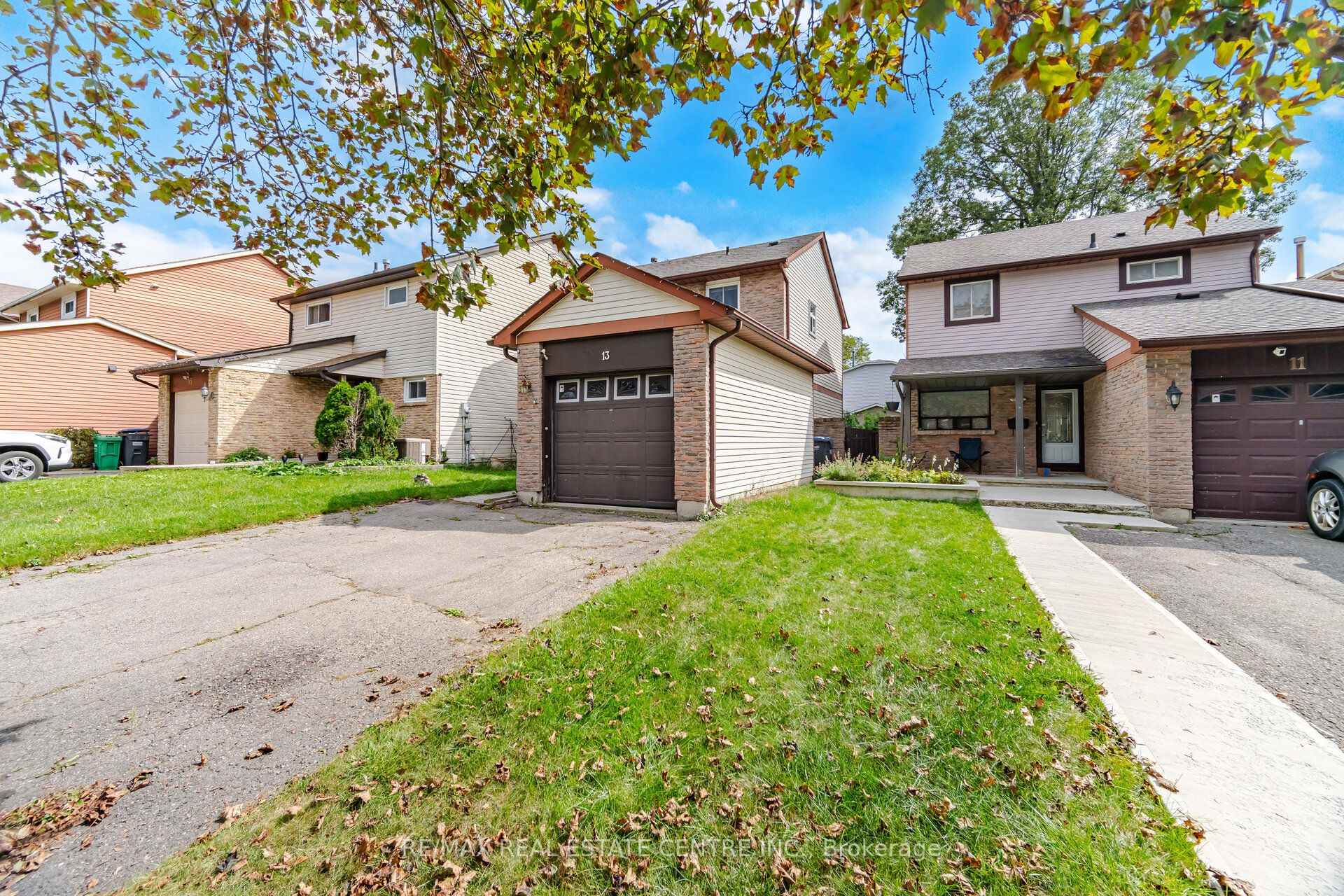 Photo 3 of 13 Dalzell Avenue, Brampton, Heart Lake West — HOMEH