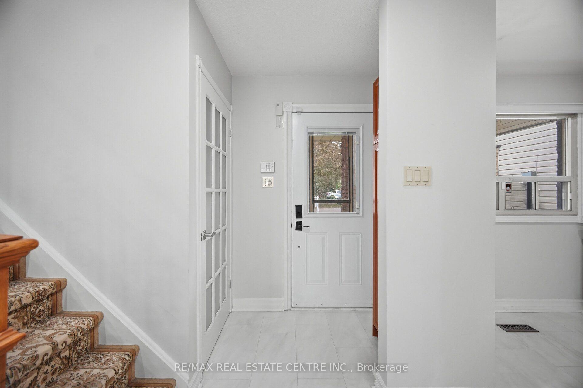 Photo 6 of 13 Dalzell Avenue, Brampton, Heart Lake West — HOMEH